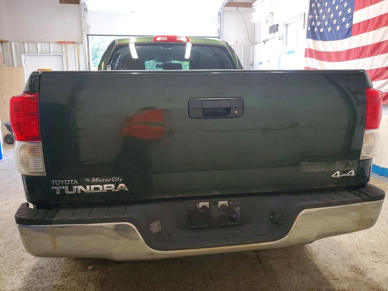 2010 Toyota Tundra Double Cab Sr5 Зеленый vin: 5TFUM5F19AX014460