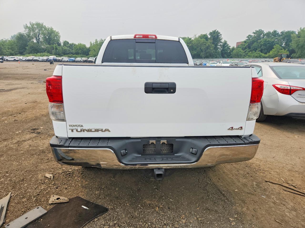 2011 Toyota Tundra Double Cab Sr5 White vin: 5TFUM5F19BX017764
