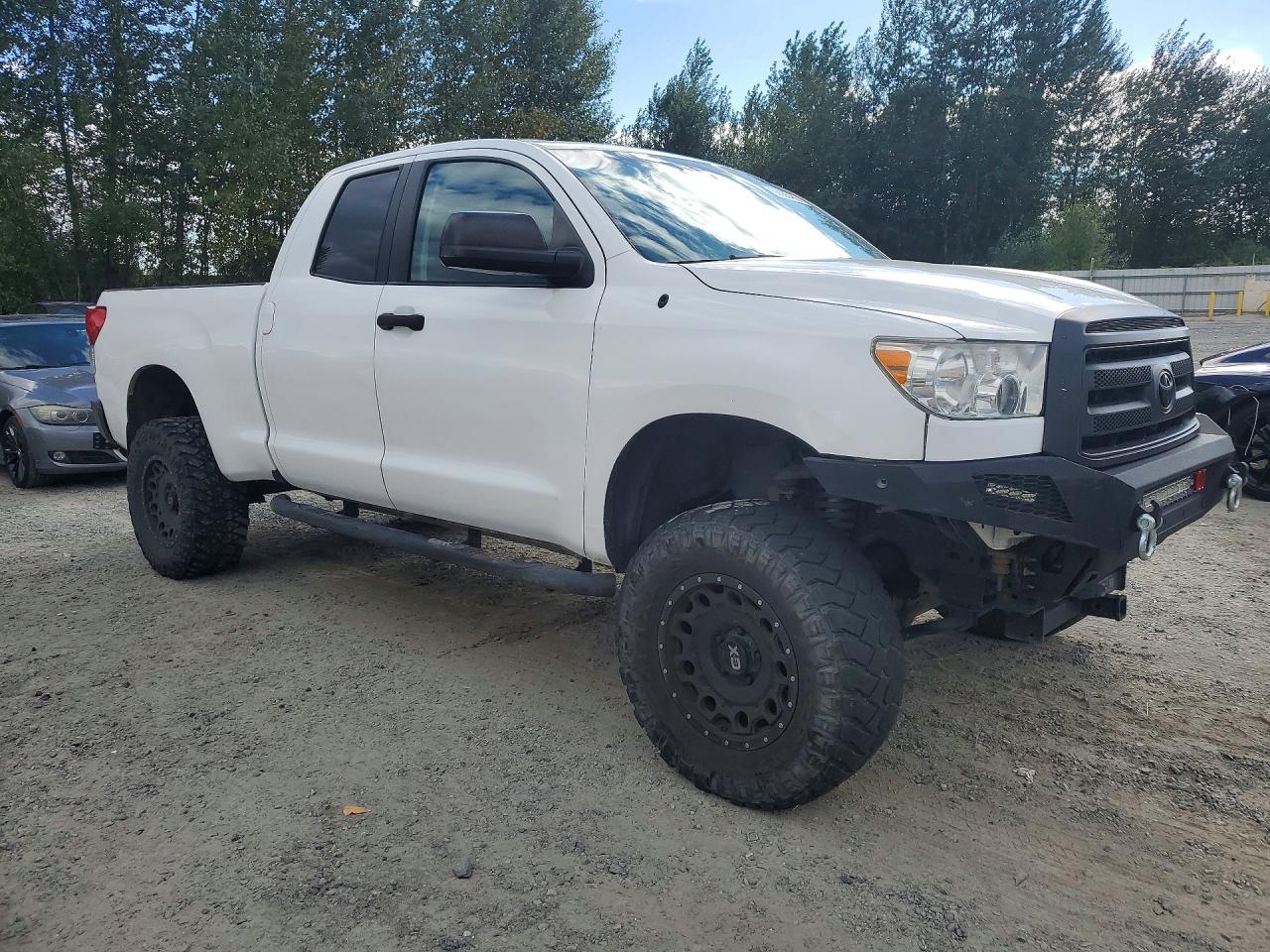2011 Toyota Tundra Double Cab Sr5 White vin: 5TFUM5F19BX019384