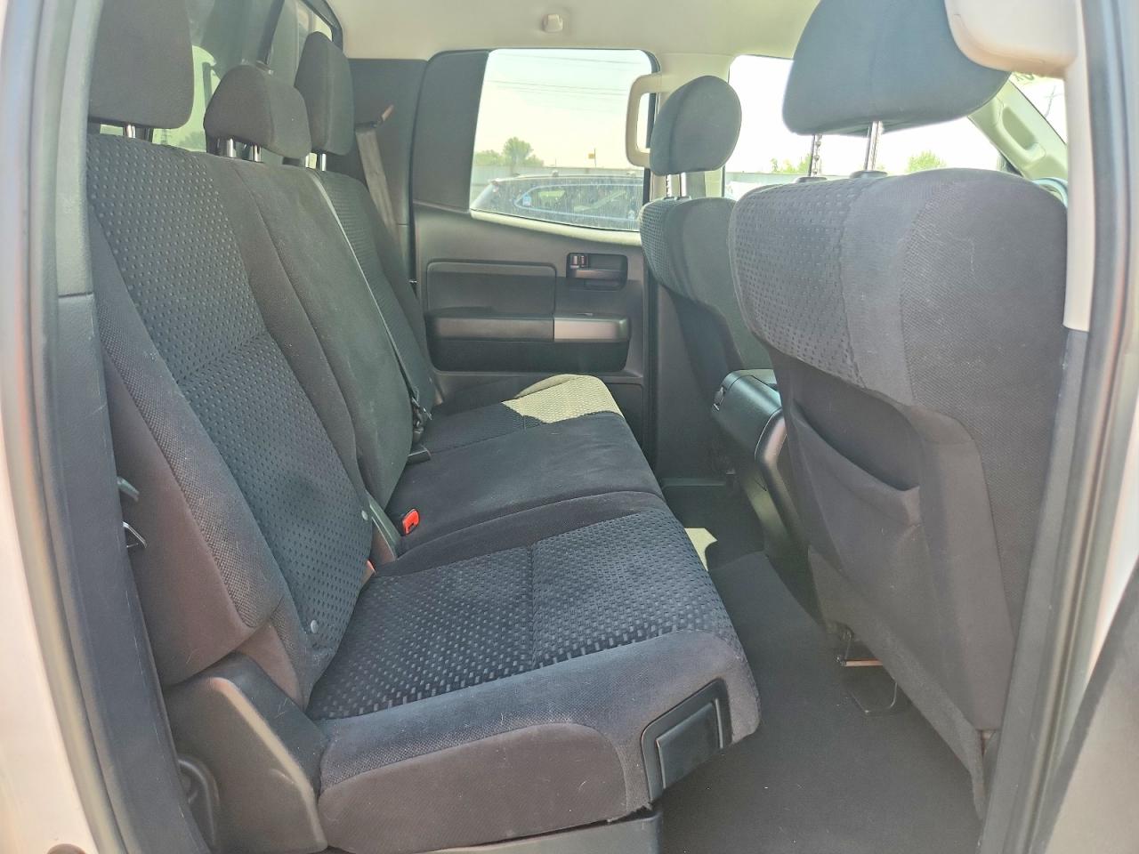 2012 Toyota Tundra Double Cab Sr5 White vin: 5TFUM5F19CX036185