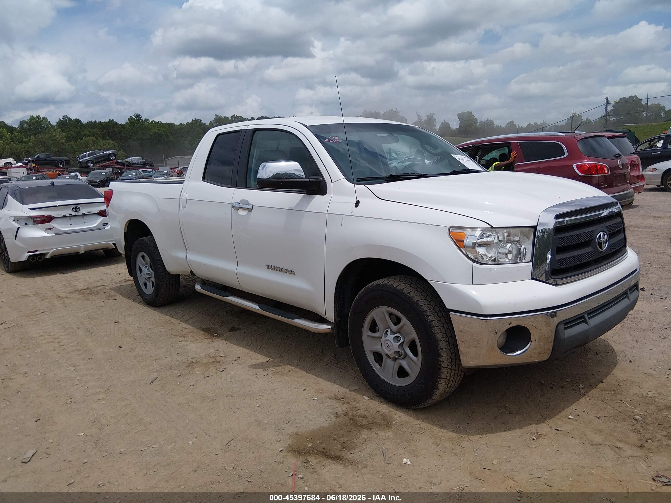 2012 Toyota Tundra Grade 4.6l V8 White vin: 5TFUM5F19CX039250