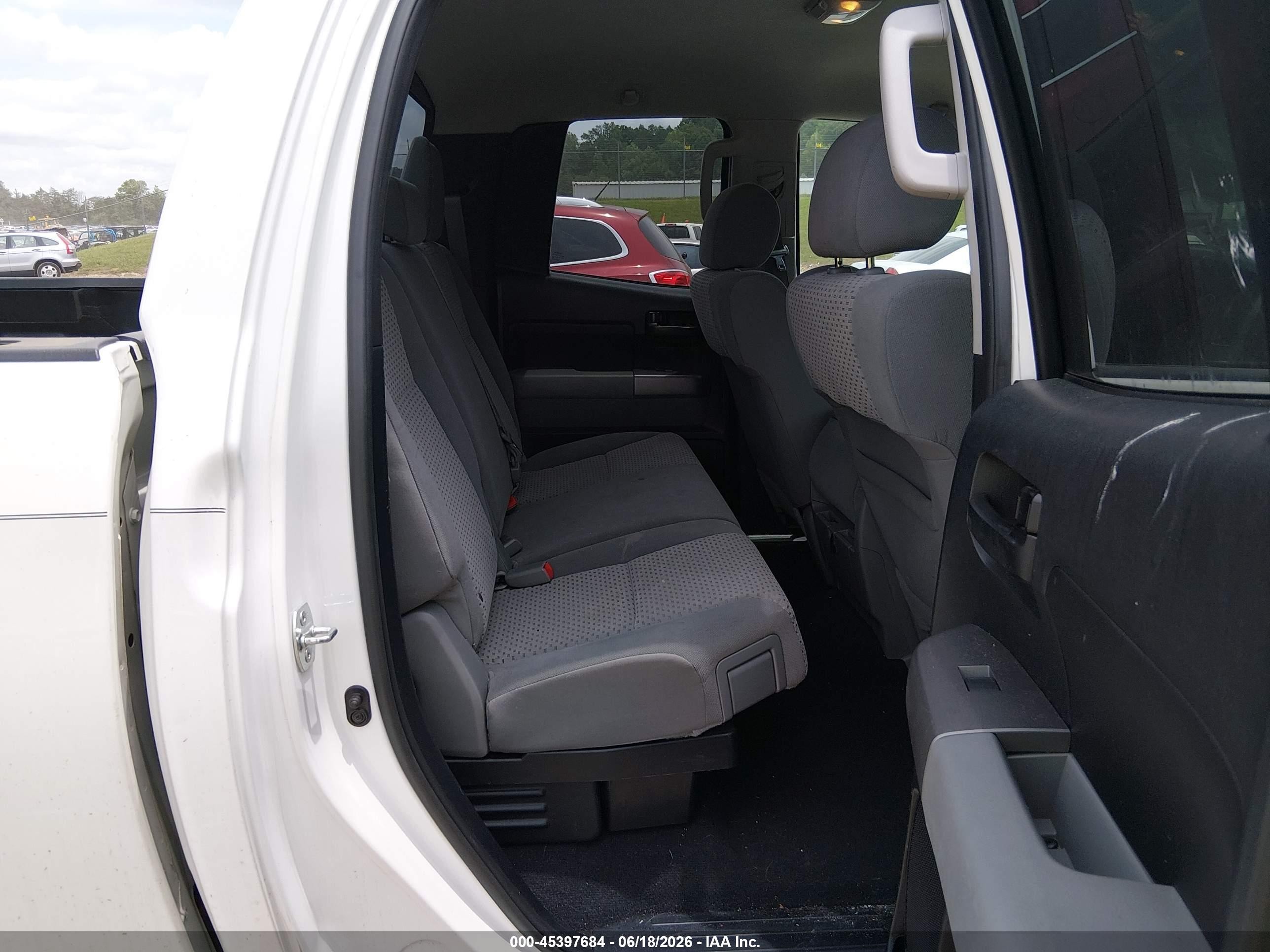2012 Toyota Tundra Grade 4.6l V8 White vin: 5TFUM5F19CX039250