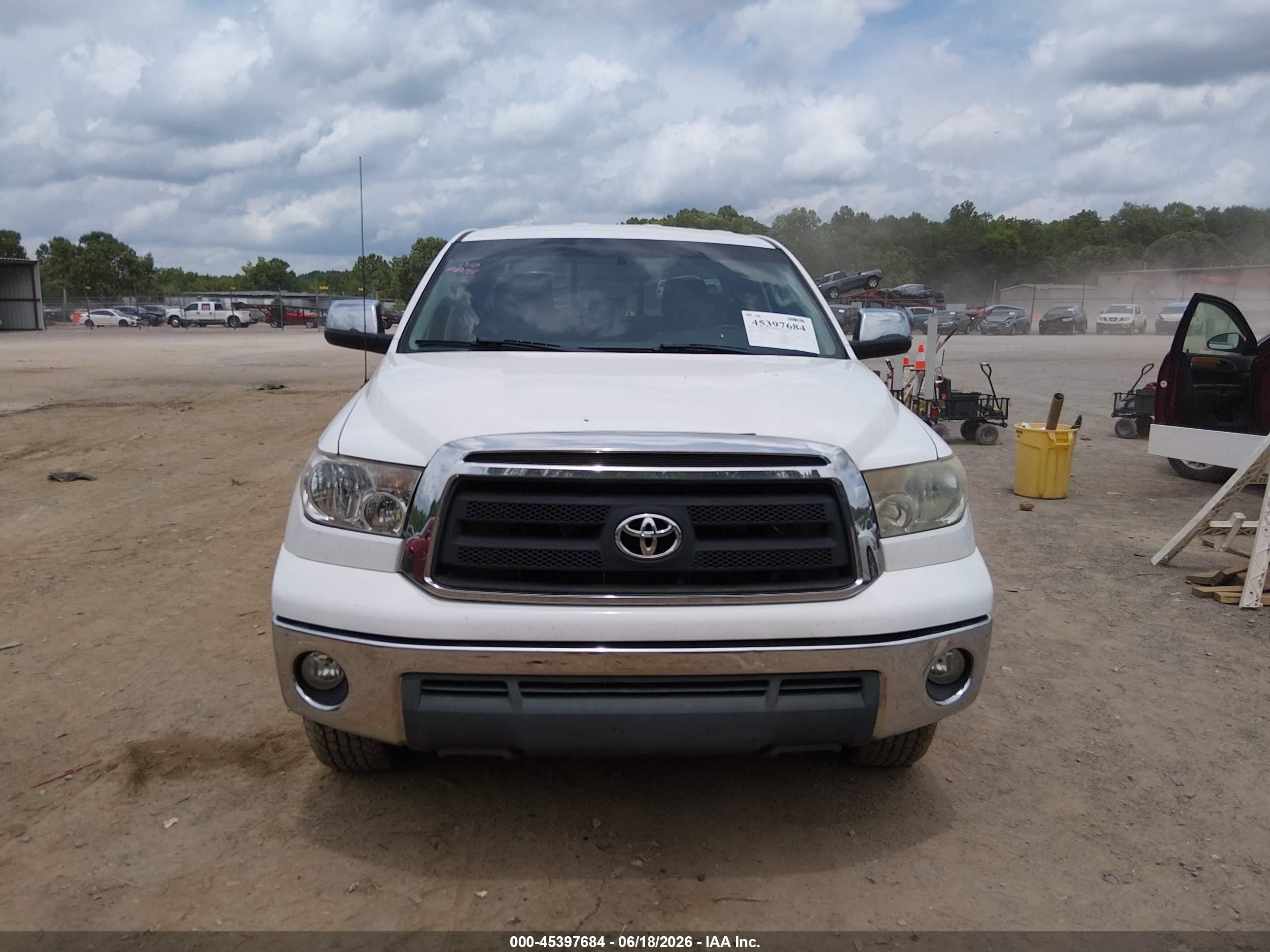 2012 Toyota Tundra Grade 4.6l V8 White vin: 5TFUM5F19CX039250