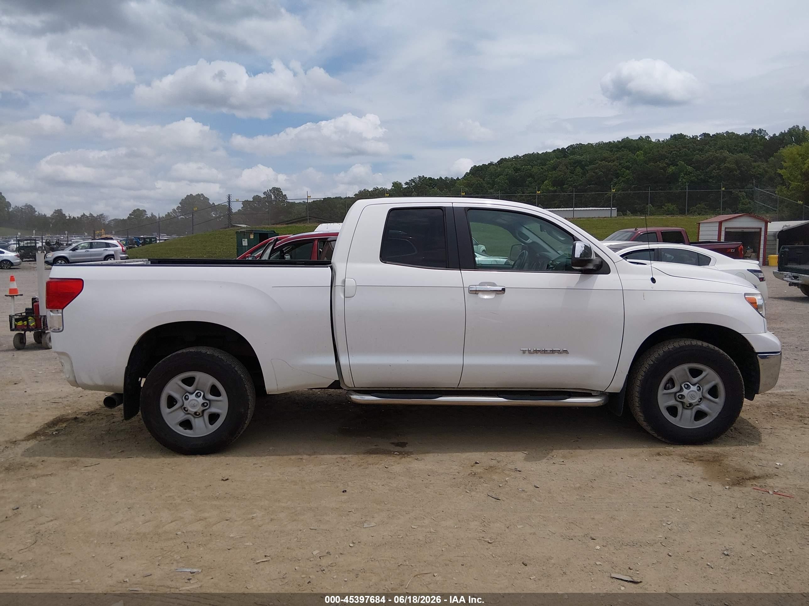 2012 Toyota Tundra Grade 4.6l V8 White vin: 5TFUM5F19CX039250
