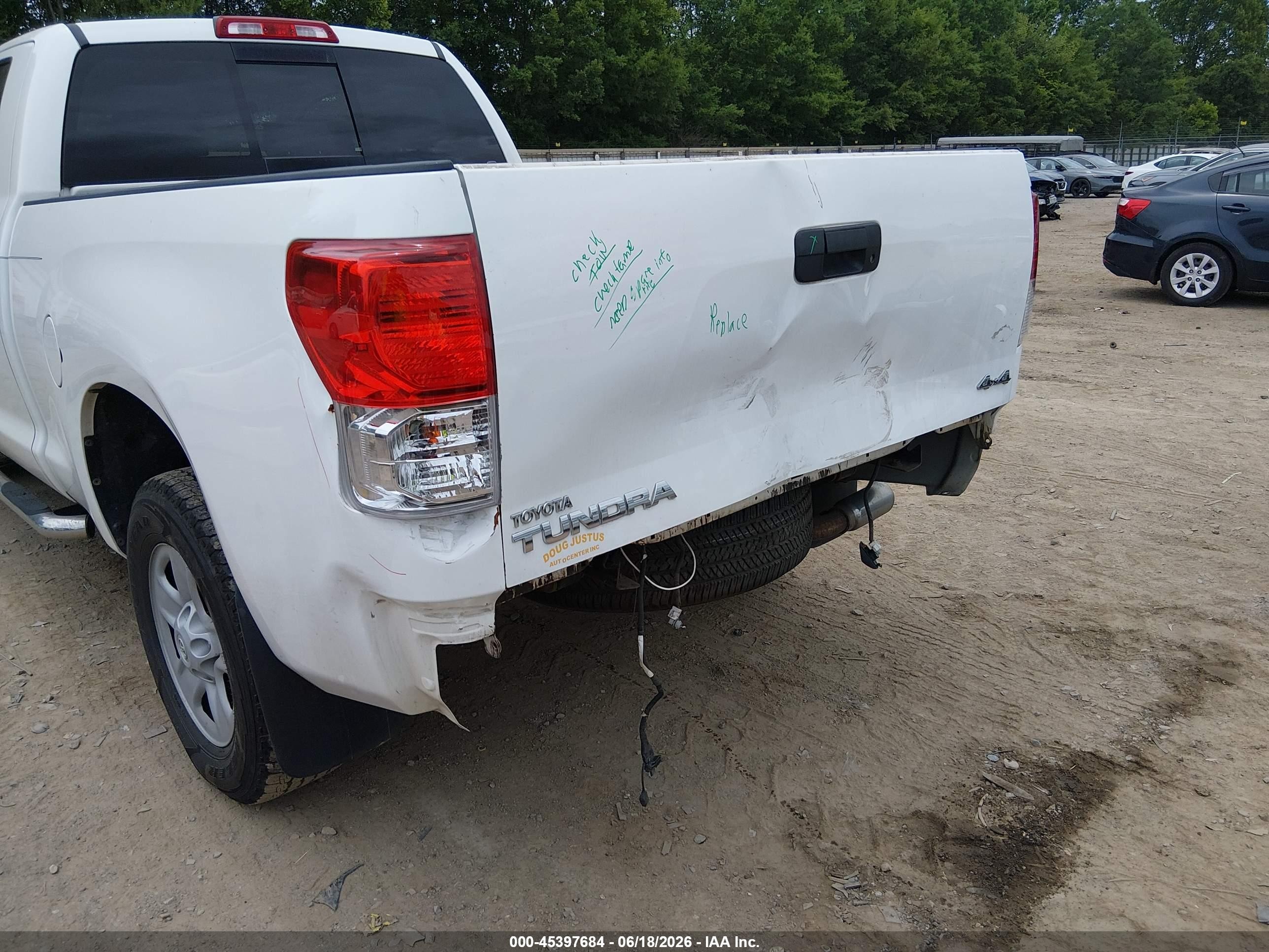 2012 Toyota Tundra Grade 4.6l V8 White vin: 5TFUM5F19CX039250