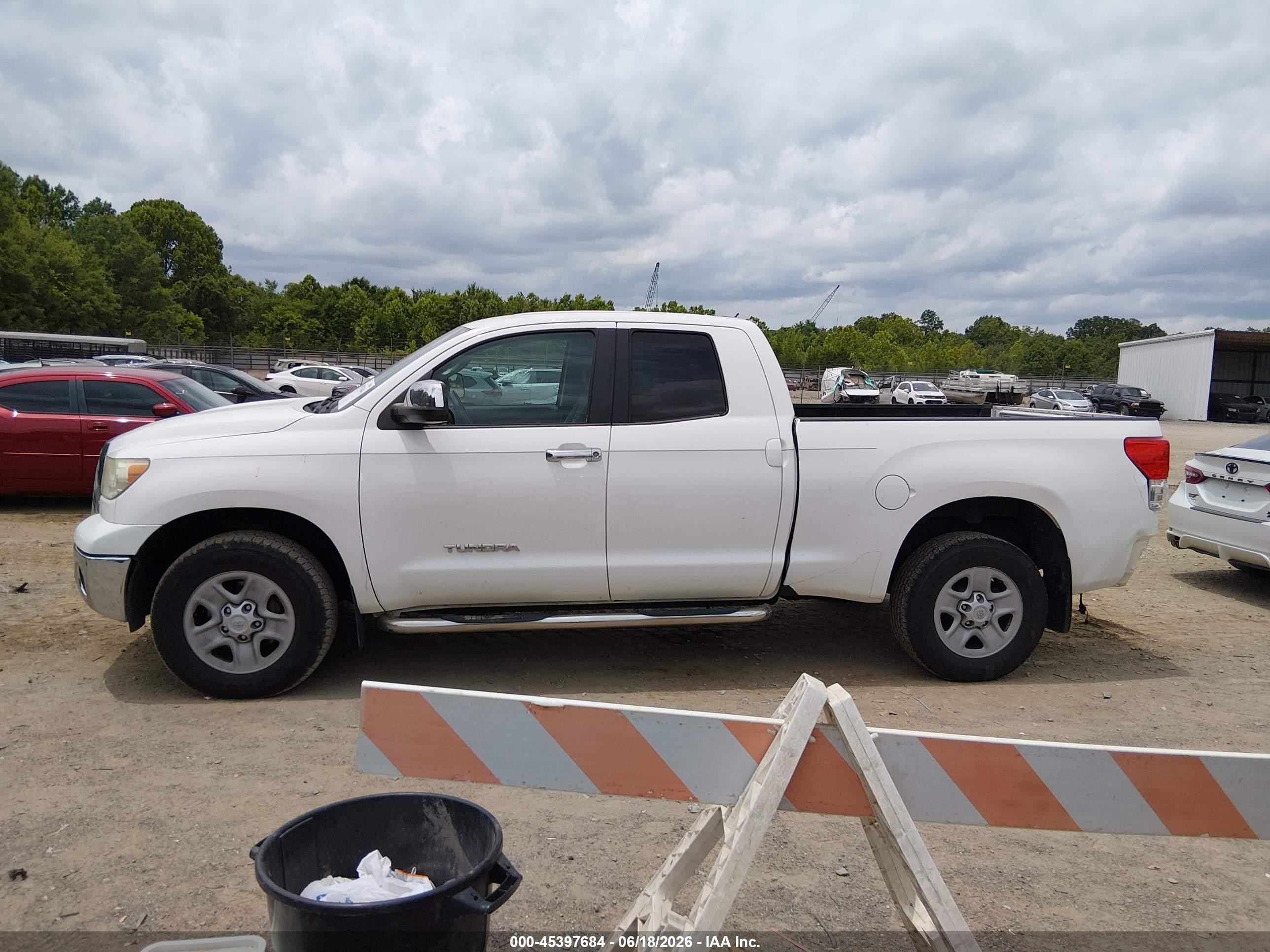 2012 Toyota Tundra Grade 4.6l V8 White vin: 5TFUM5F19CX039250