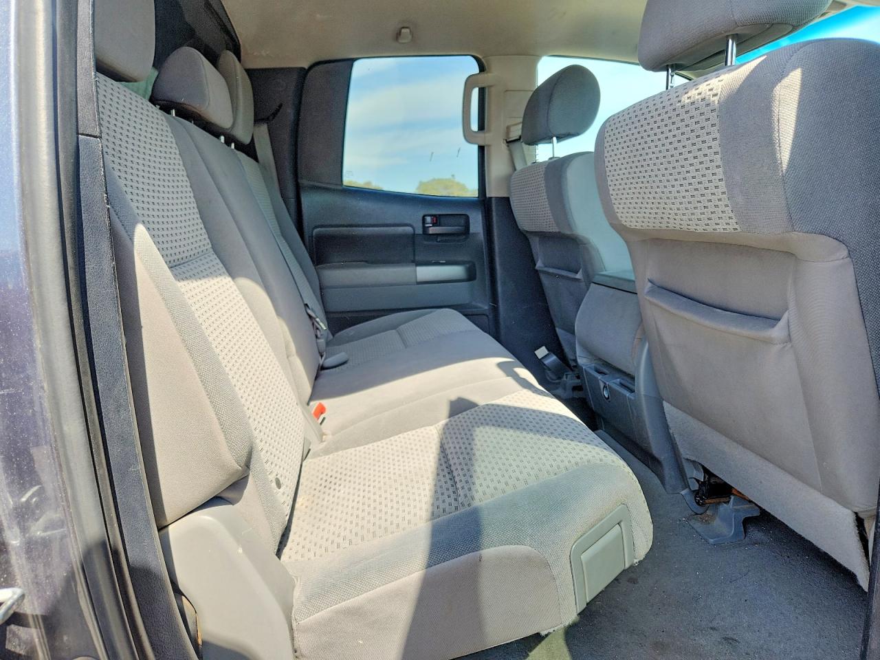 2010 Toyota Tundra Double Cab Sr5 Silver vin: 5TFUM5F1XAX007002