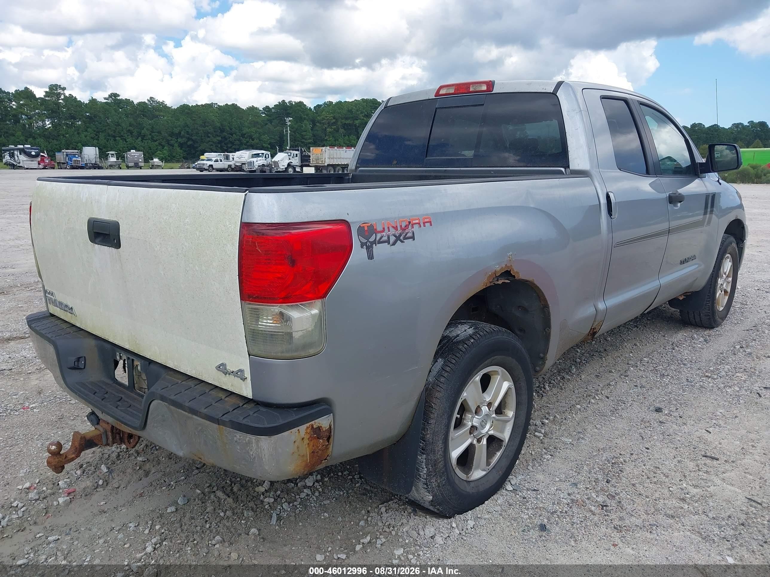 2011 Toyota Tundra Grade 4.6l V8 Silver vin: 5TFUM5F1XBX025579