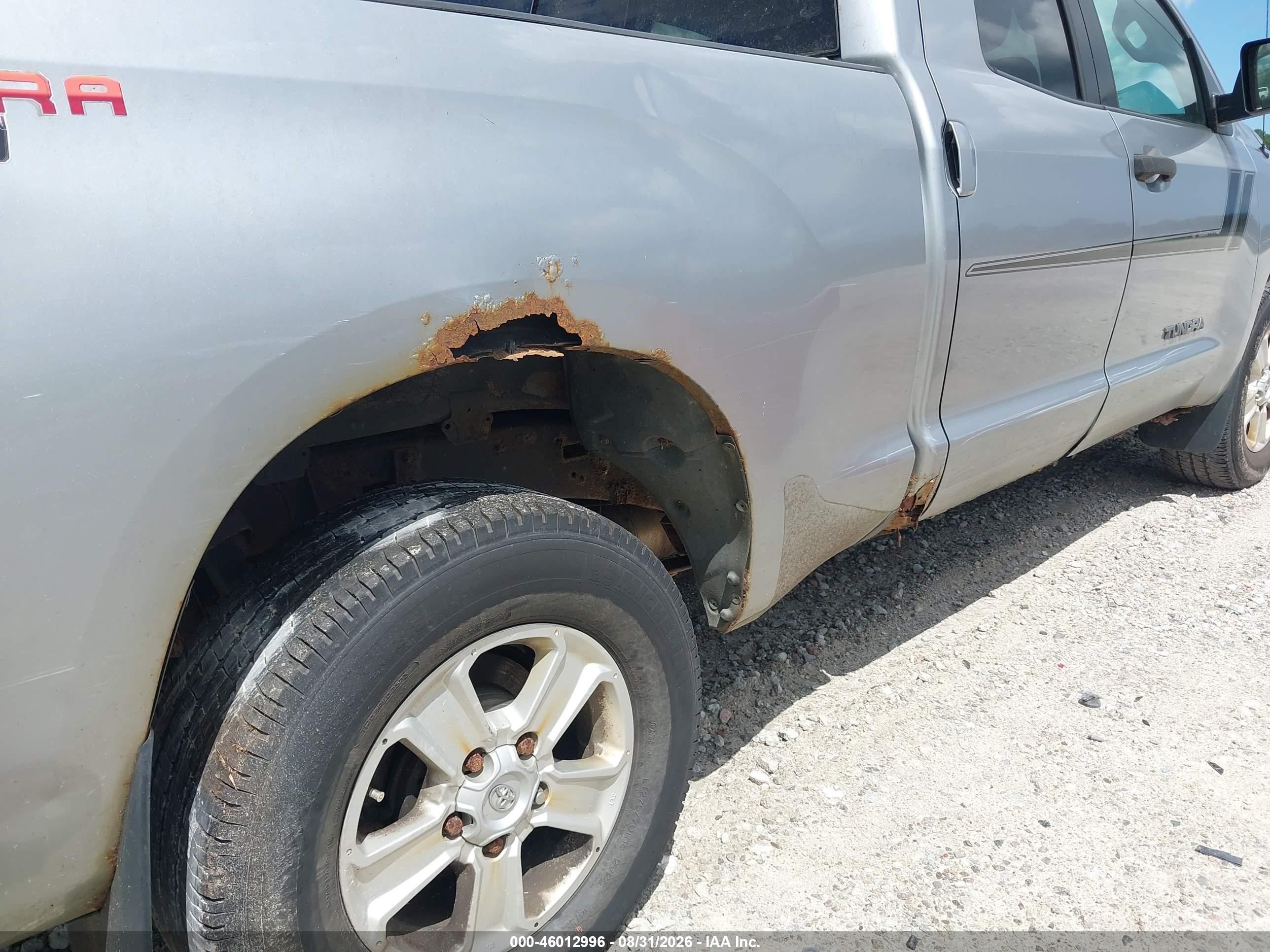 2011 Toyota Tundra Grade 4.6l V8 Silver vin: 5TFUM5F1XBX025579