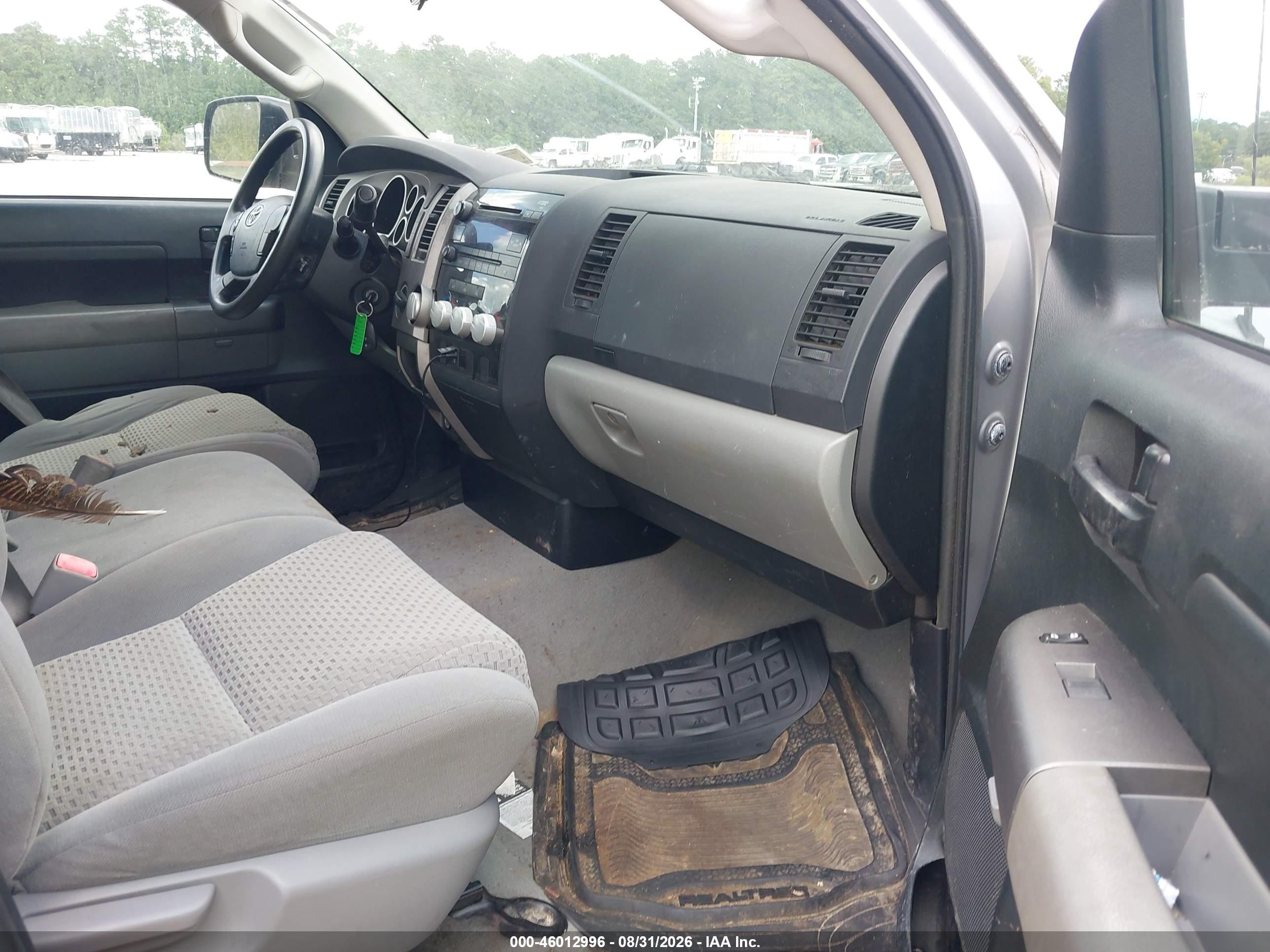 2011 Toyota Tundra Grade 4.6l V8 Silver vin: 5TFUM5F1XBX025579