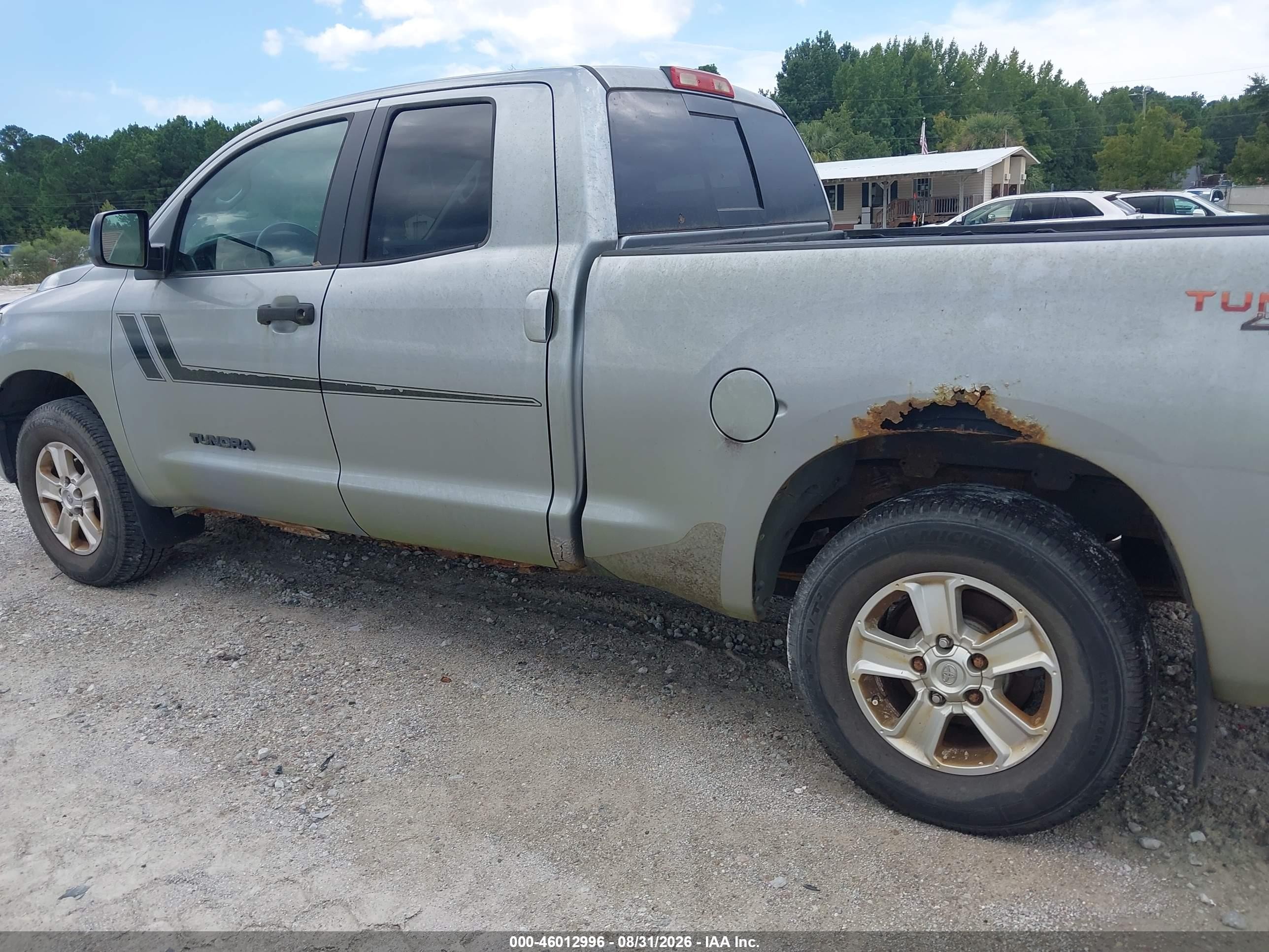 2011 Toyota Tundra Grade 4.6l V8 Silver vin: 5TFUM5F1XBX025579