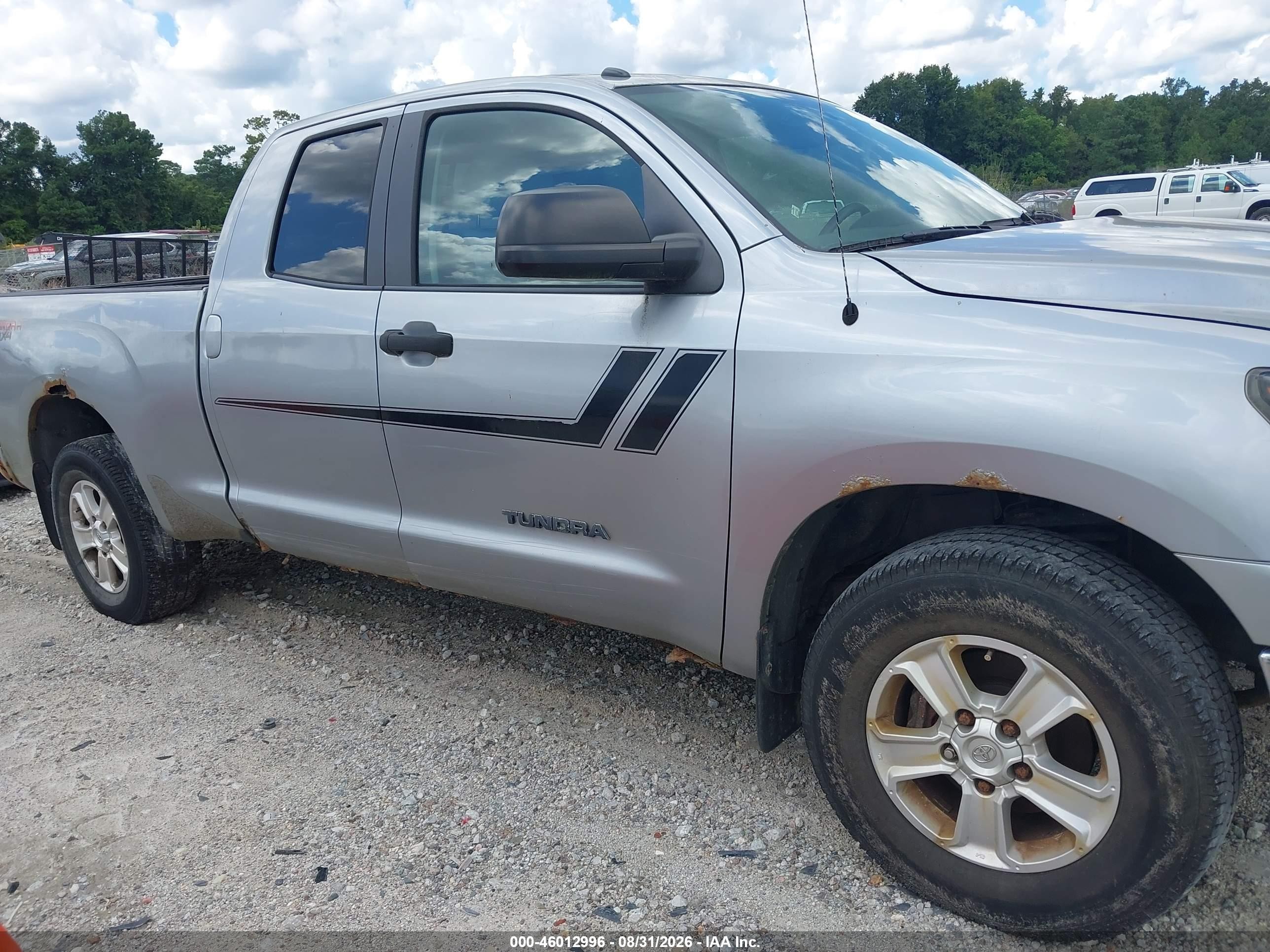 2011 Toyota Tundra Grade 4.6l V8 Silver vin: 5TFUM5F1XBX025579