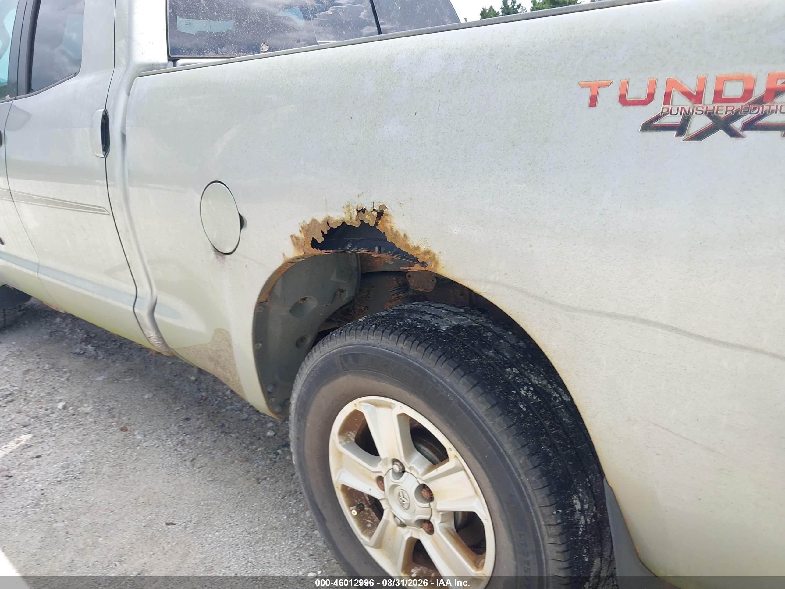 2011 Toyota Tundra Grade 4.6l V8 Silver vin: 5TFUM5F1XBX025579