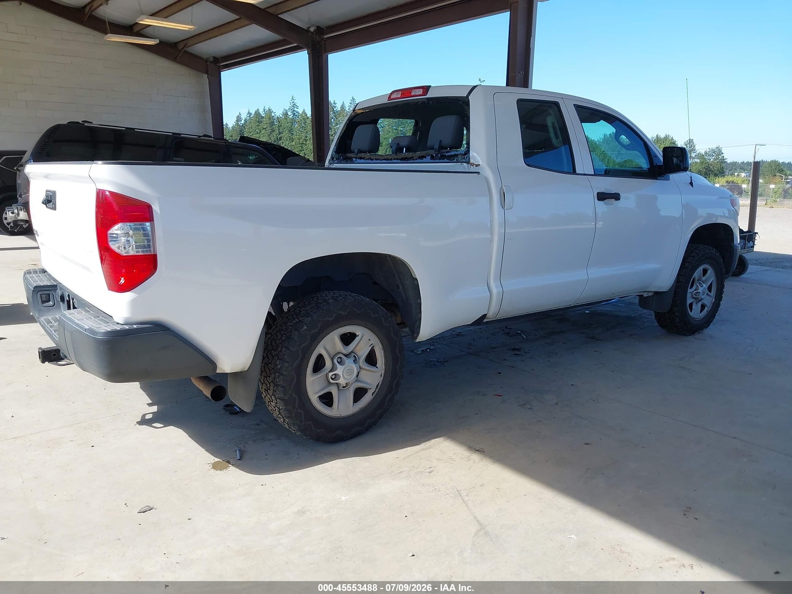 2015 Toyota Tundra Sr 4.6l V8 White vin: 5TFUM5F1XFX063853