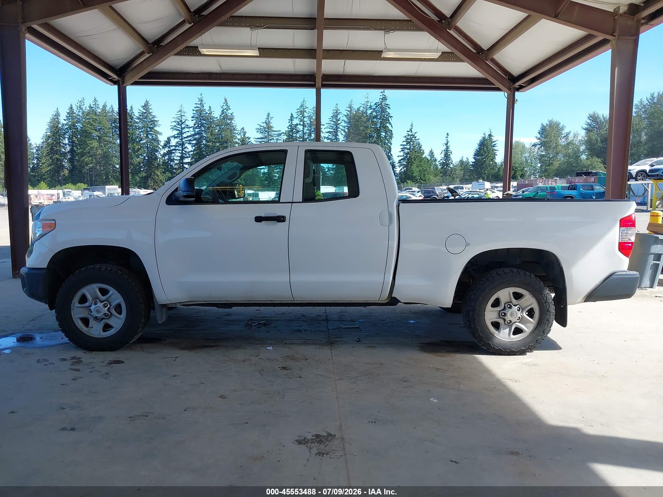 2015 Toyota Tundra Sr 4.6l V8 White vin: 5TFUM5F1XFX063853