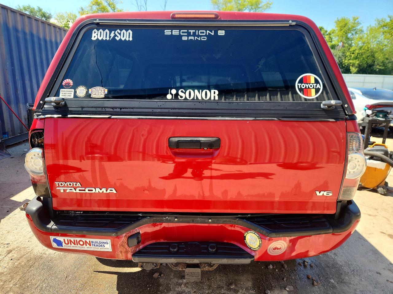 2011 Toyota Tacoma Access Cab Red vin: 5TFUU4EN0BX009535
