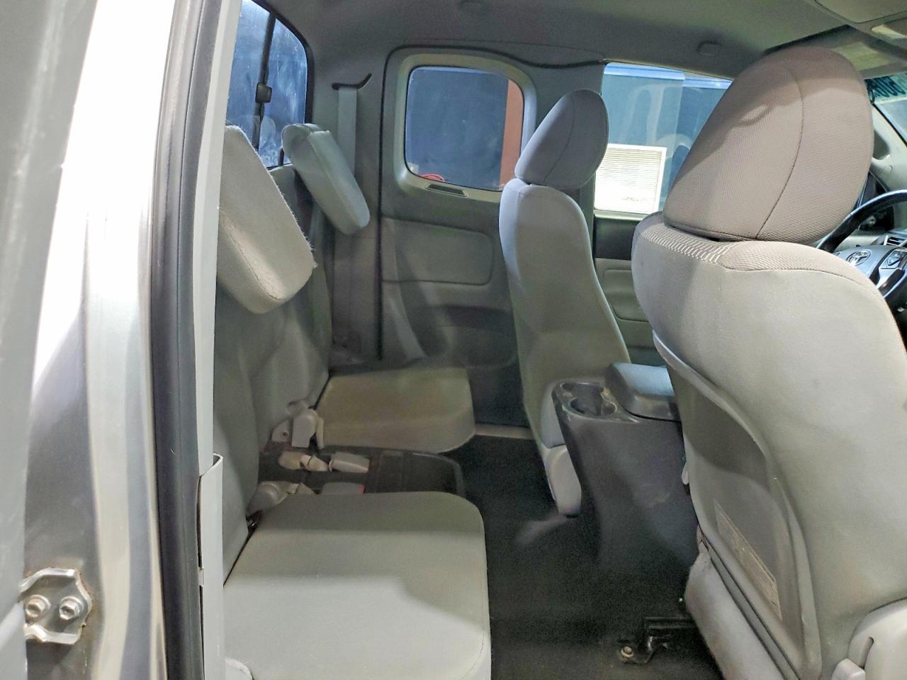 2014 Toyota Tacoma V6 Silver vin: 5TFUU4EN0EX106609