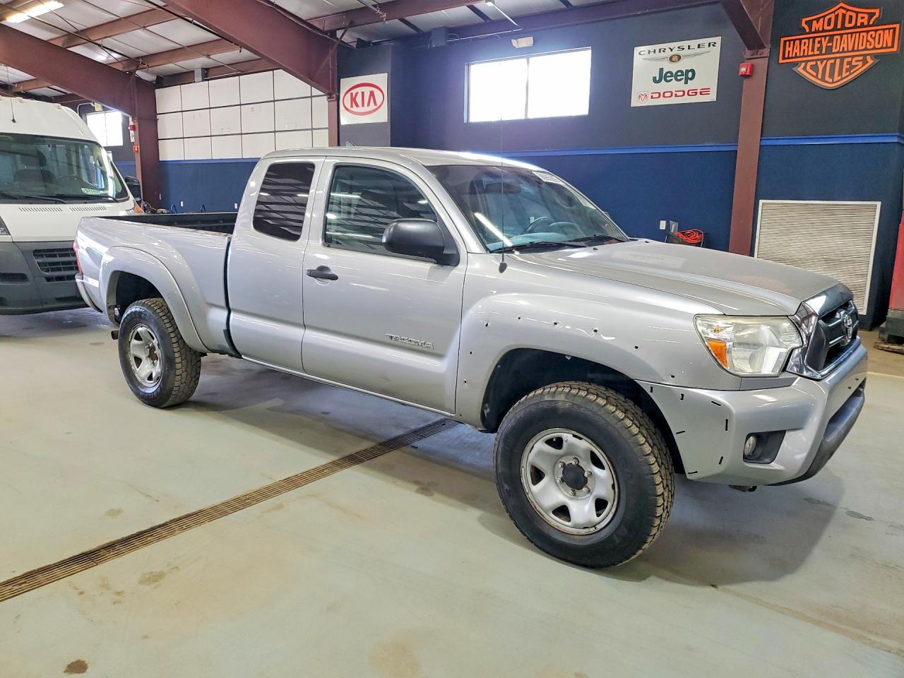 2014 Toyota Tacoma V6 Silver vin: 5TFUU4EN0EX106609