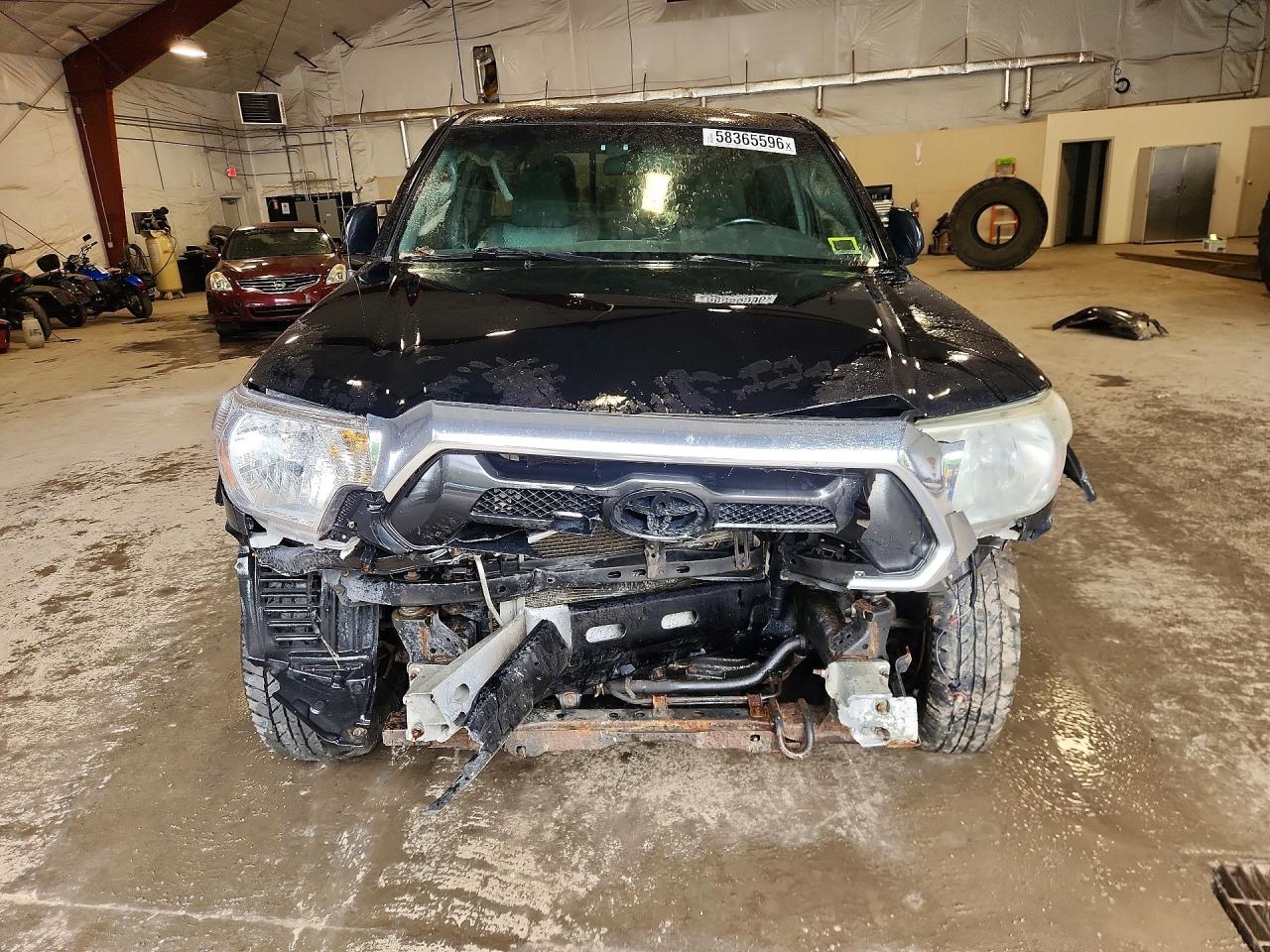2015 Toyota Tacoma V6 Черный vin: 5TFUU4EN0FX116171