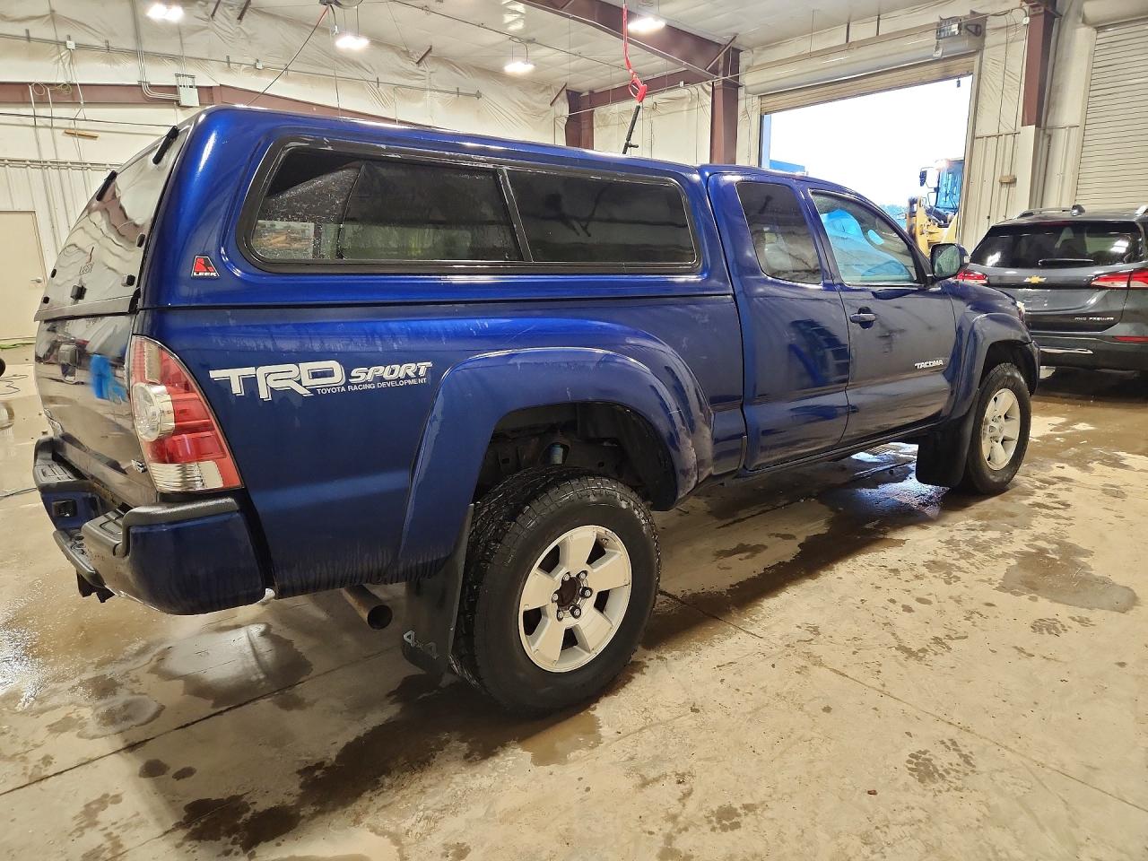 2015 Toyota Tacoma V6 Blue vin: 5TFUU4EN1FX125624