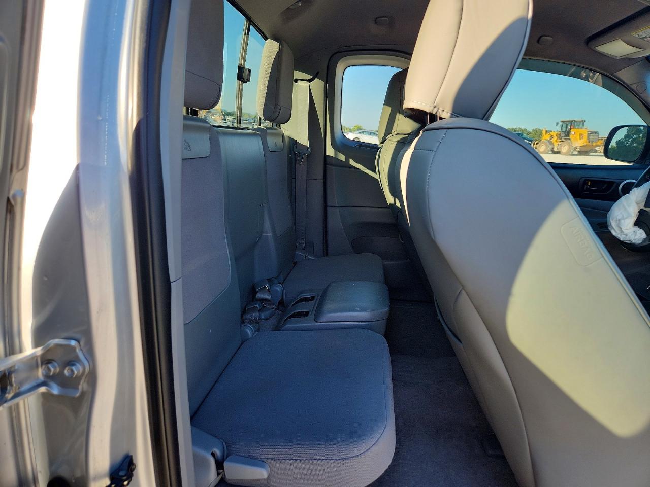 2011 Toyota Tacoma V6 Silver vin: 5TFUU4EN2BX018088