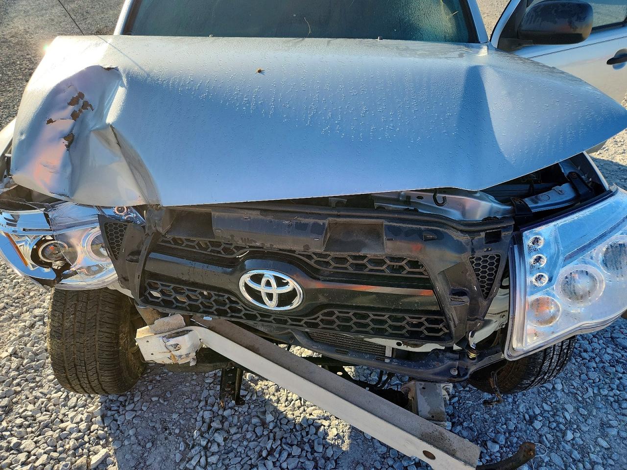 2011 Toyota Tacoma V6 Silver vin: 5TFUU4EN2BX018088