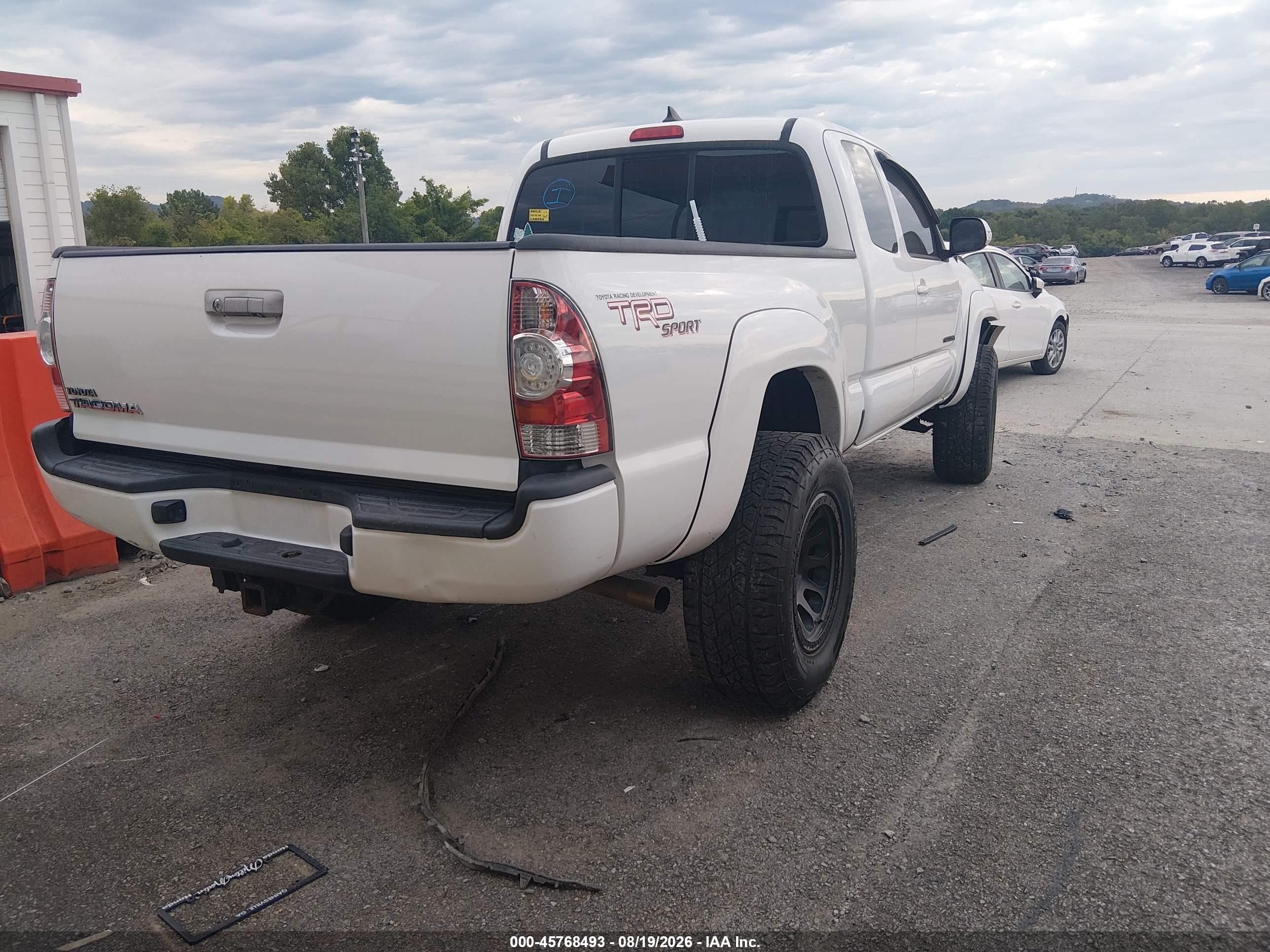 2012 Toyota Tacoma   White vin: 5TFUU4EN2CX037497