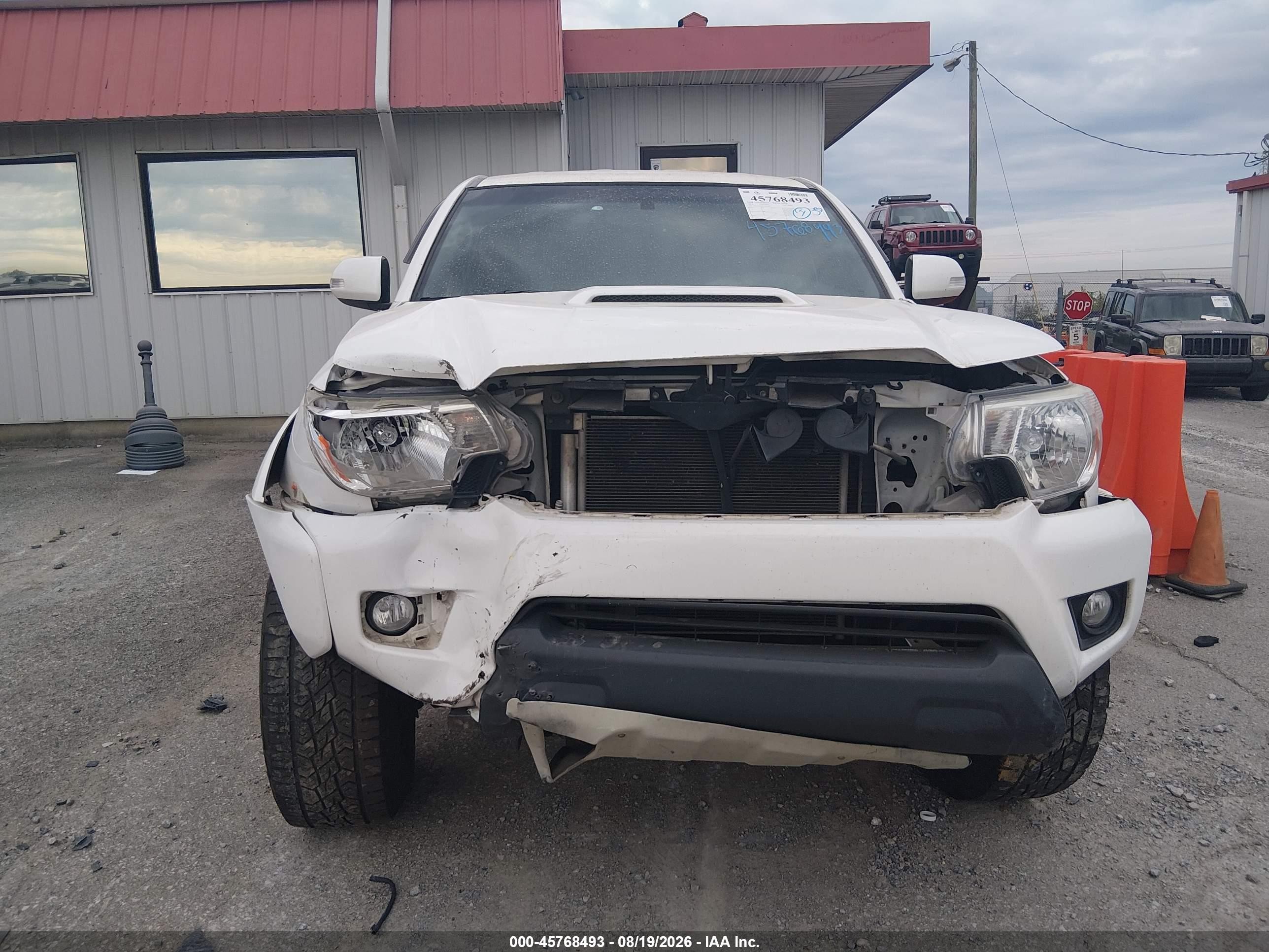 2012 Toyota Tacoma   White vin: 5TFUU4EN2CX037497