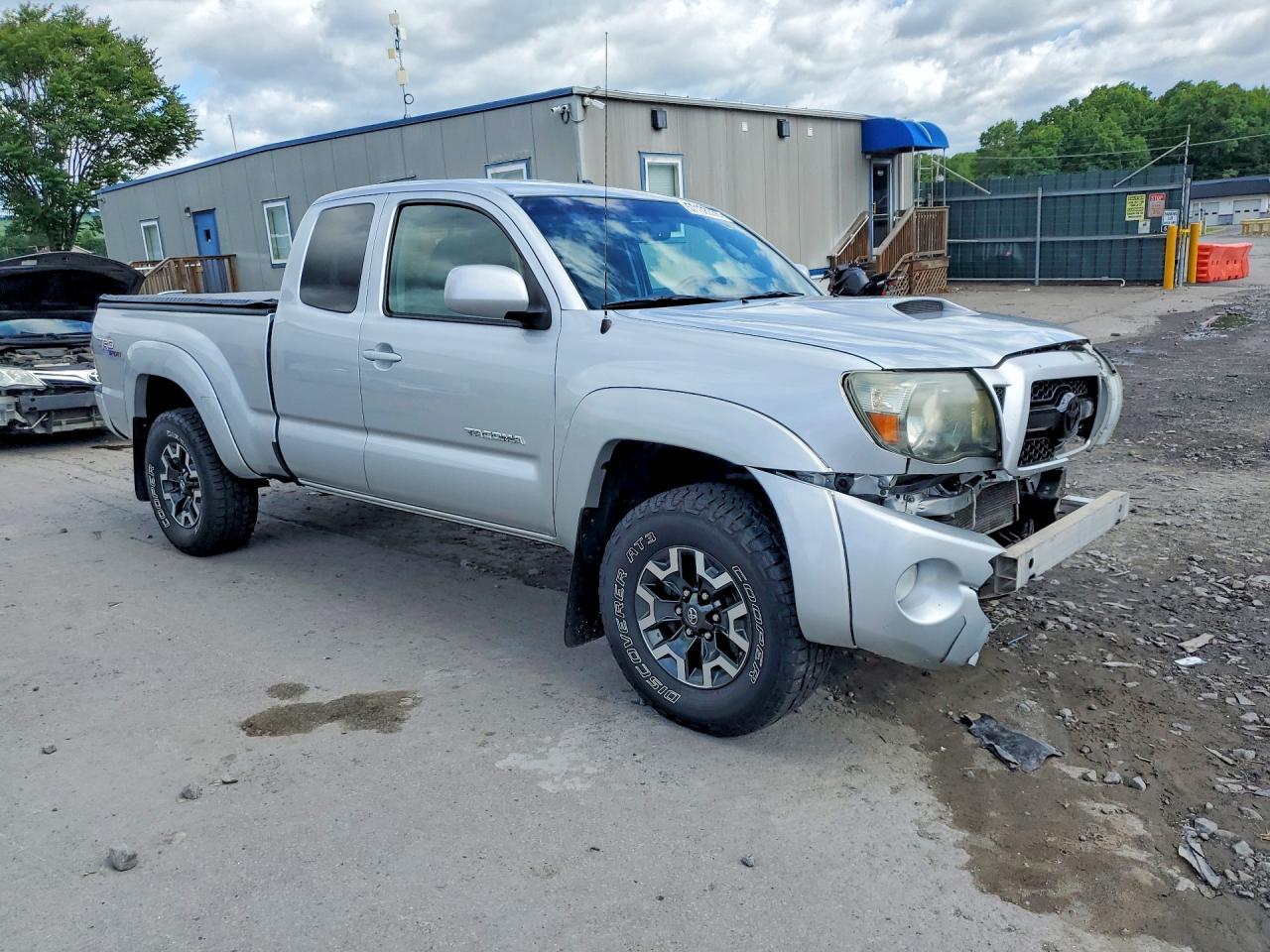 2011 Toyota Tacoma Access Cab Silver vin: 5TFUU4EN3BX014292