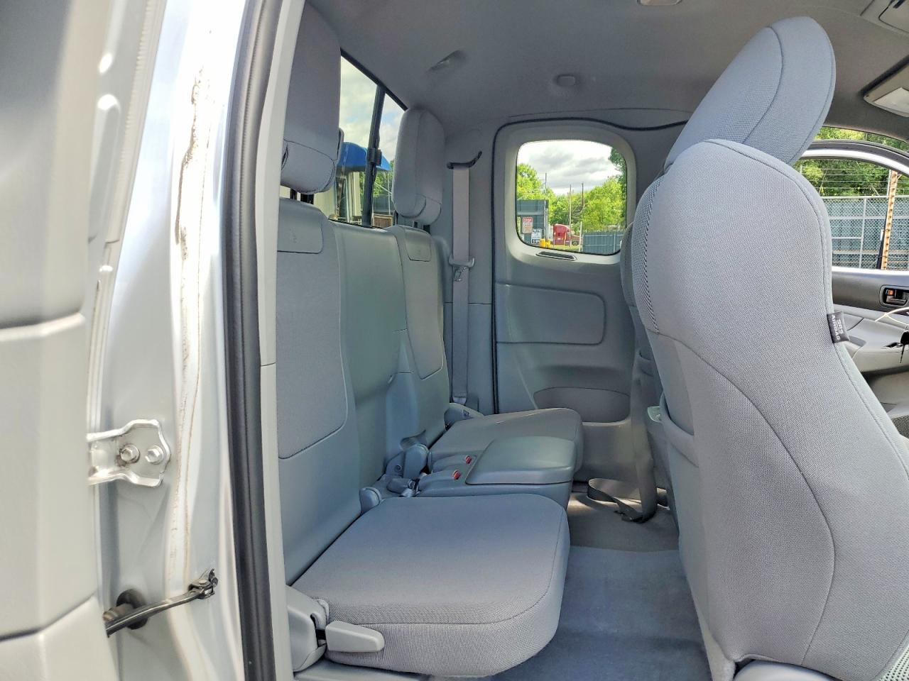 2011 Toyota Tacoma Access Cab Silver vin: 5TFUU4EN3BX014292