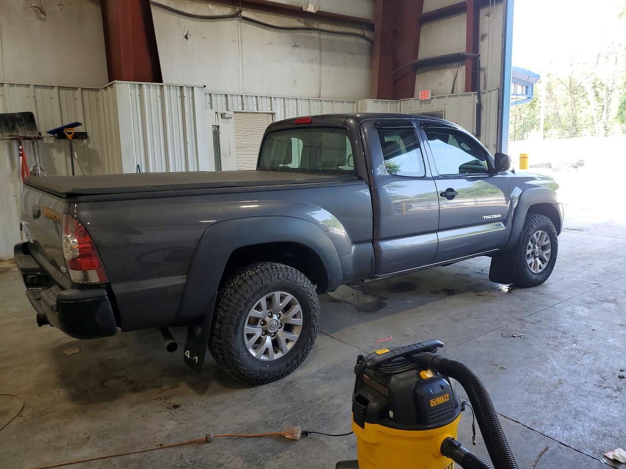 2011 Toyota Tacoma Access Cab Gray vin: 5TFUU4EN4BX018626