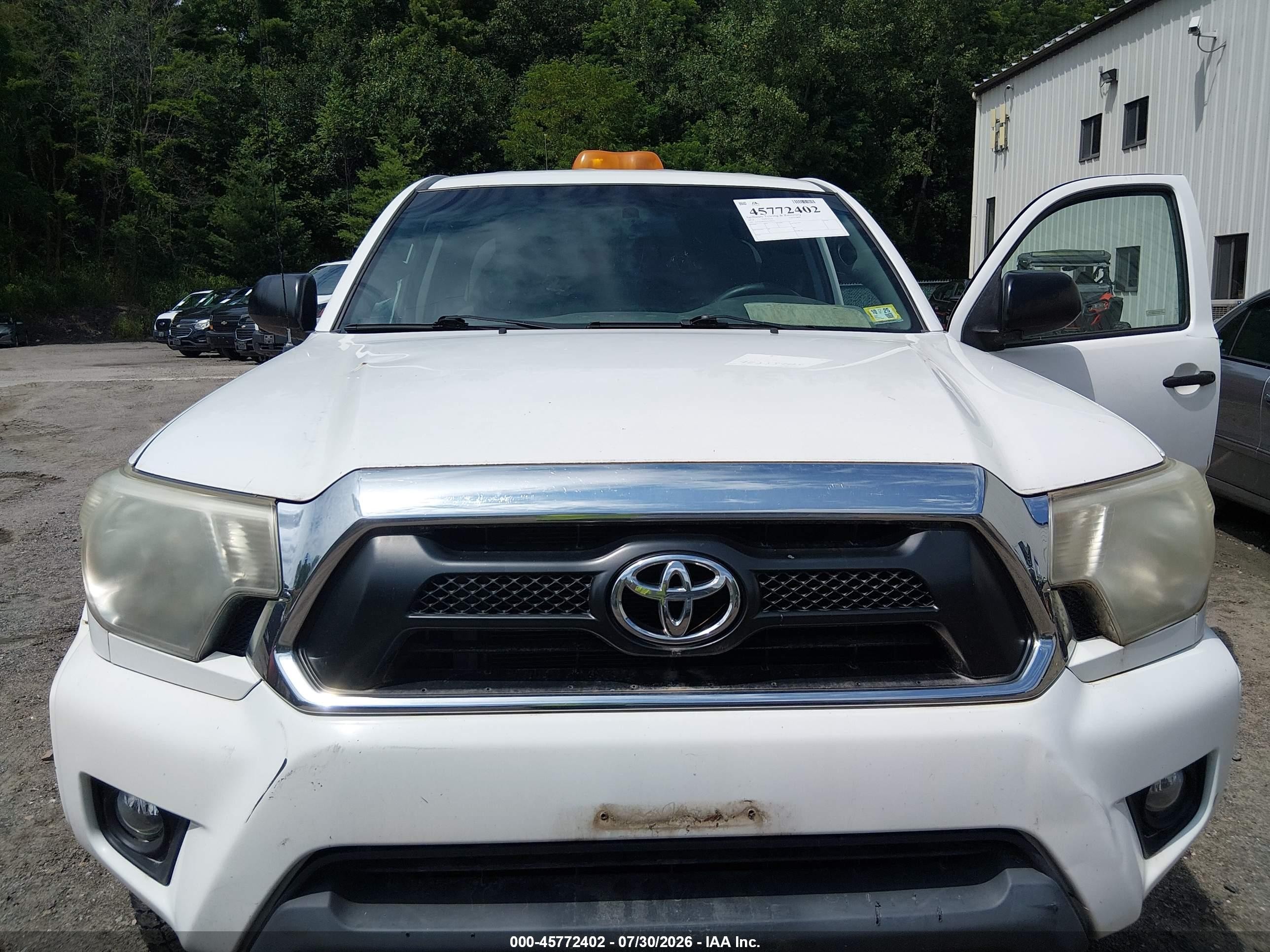 2014 Toyota Tacoma Base V6 White vin: 5TFUU4EN5EX104273