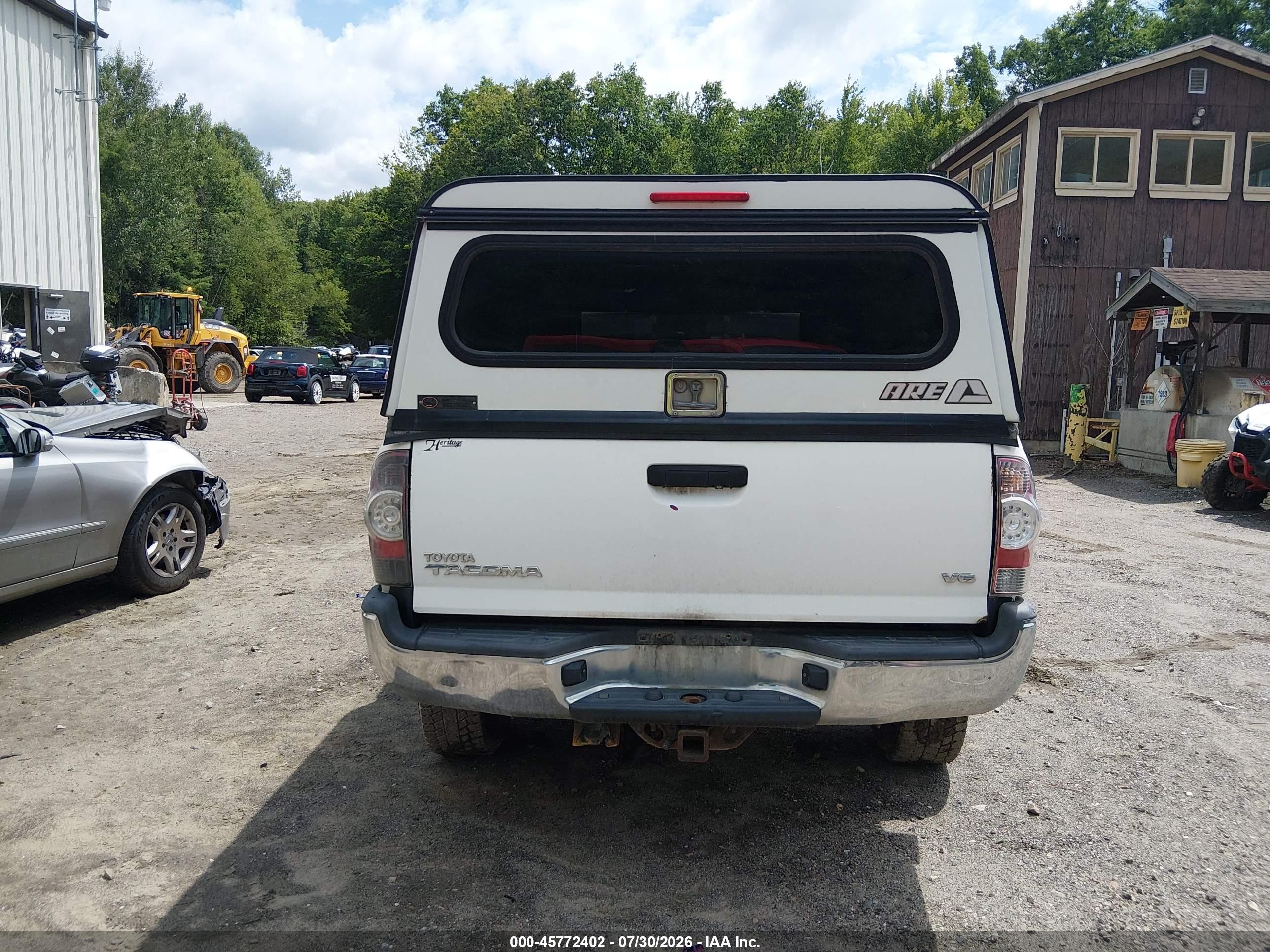 2014 Toyota Tacoma Base V6 White vin: 5TFUU4EN5EX104273