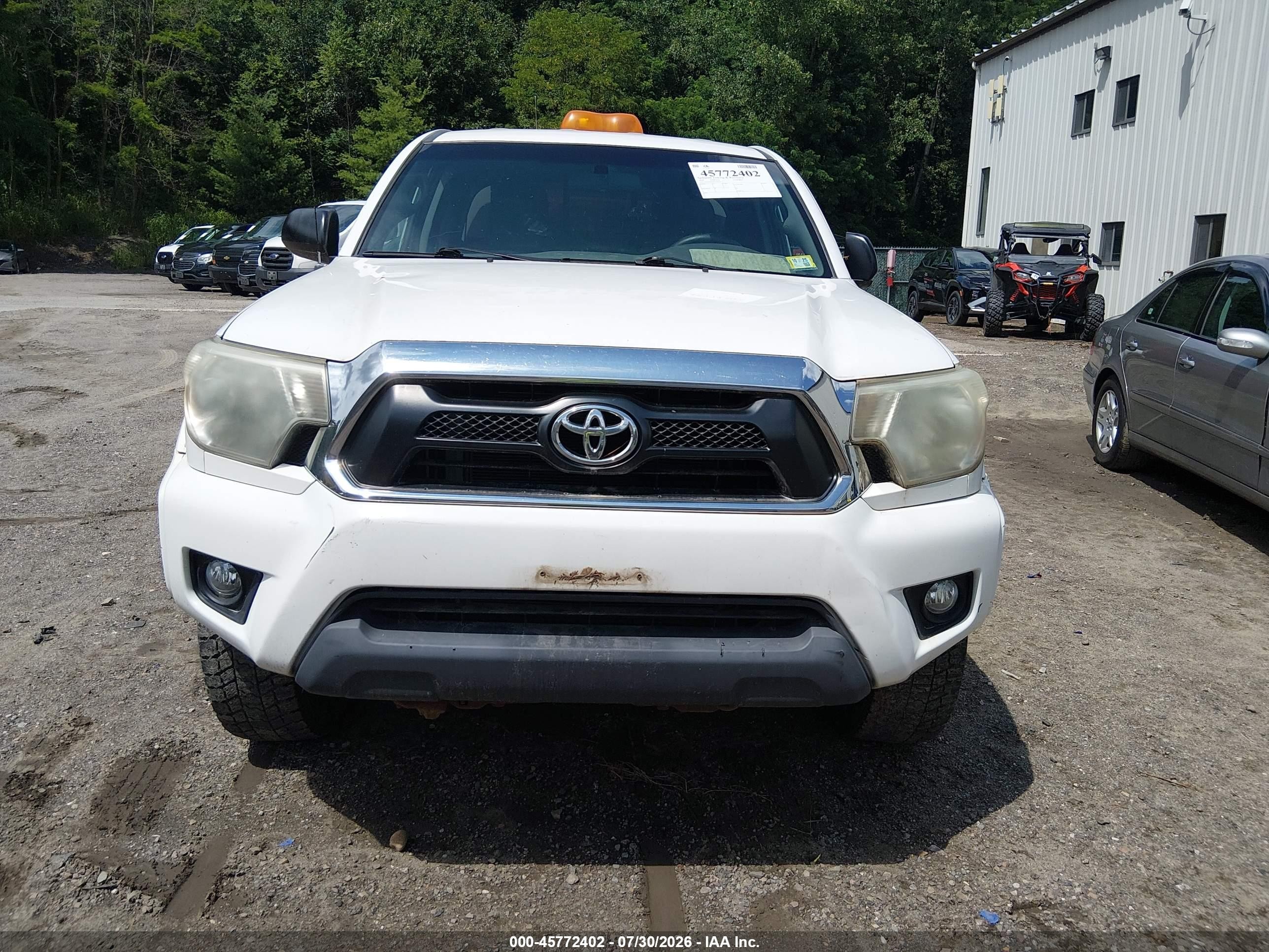 2014 Toyota Tacoma Base V6 White vin: 5TFUU4EN5EX104273
