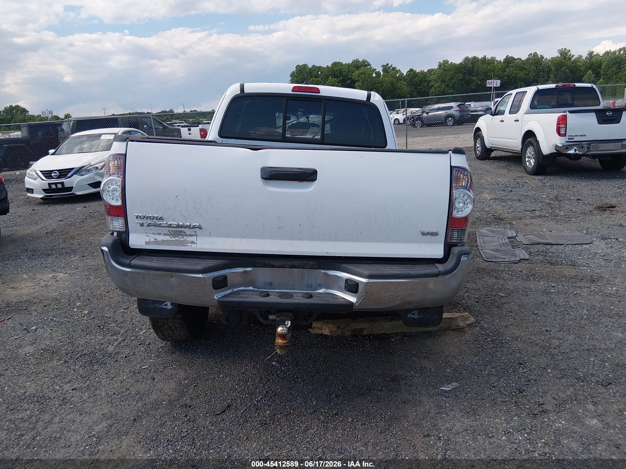 2015 Toyota Tacoma Base V6 White vin: 5TFUU4EN5FX126677