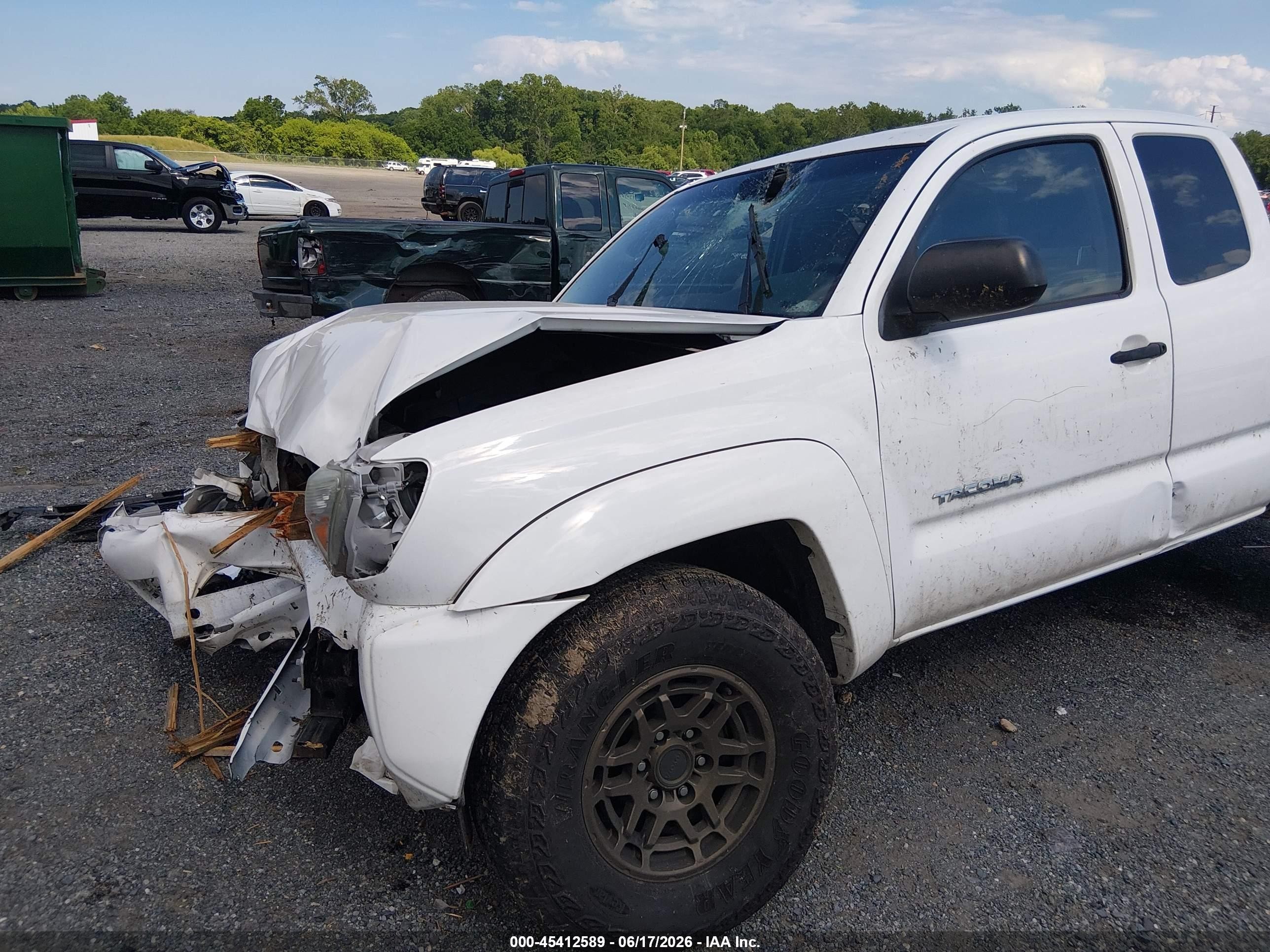 2015 Toyota Tacoma Base V6 White vin: 5TFUU4EN5FX126677