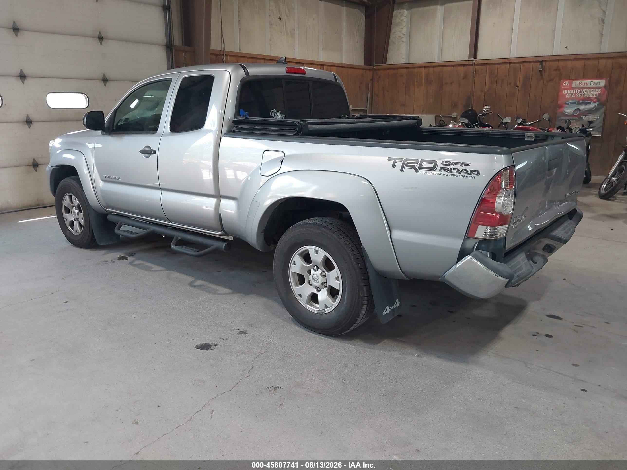 2015 Toyota Tacoma Base V6 Silver vin: 5TFUU4EN5FX135847