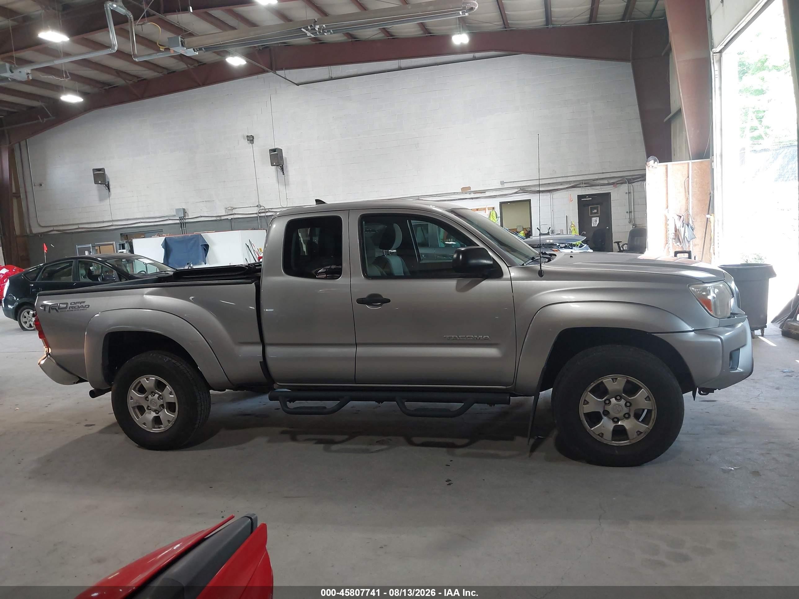 2015 Toyota Tacoma Base V6 Silver vin: 5TFUU4EN5FX135847