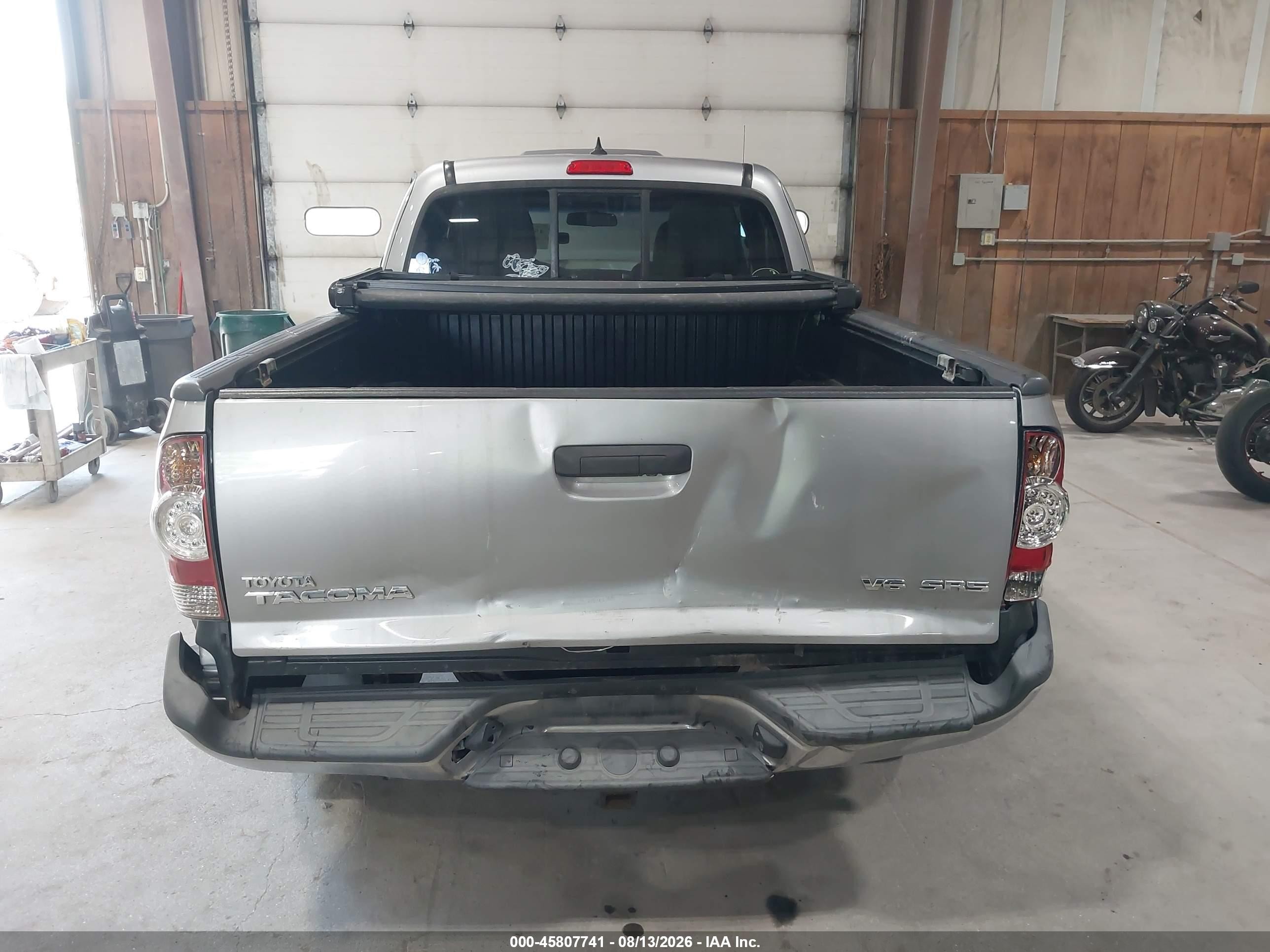 2015 Toyota Tacoma Base V6 Silver vin: 5TFUU4EN5FX135847