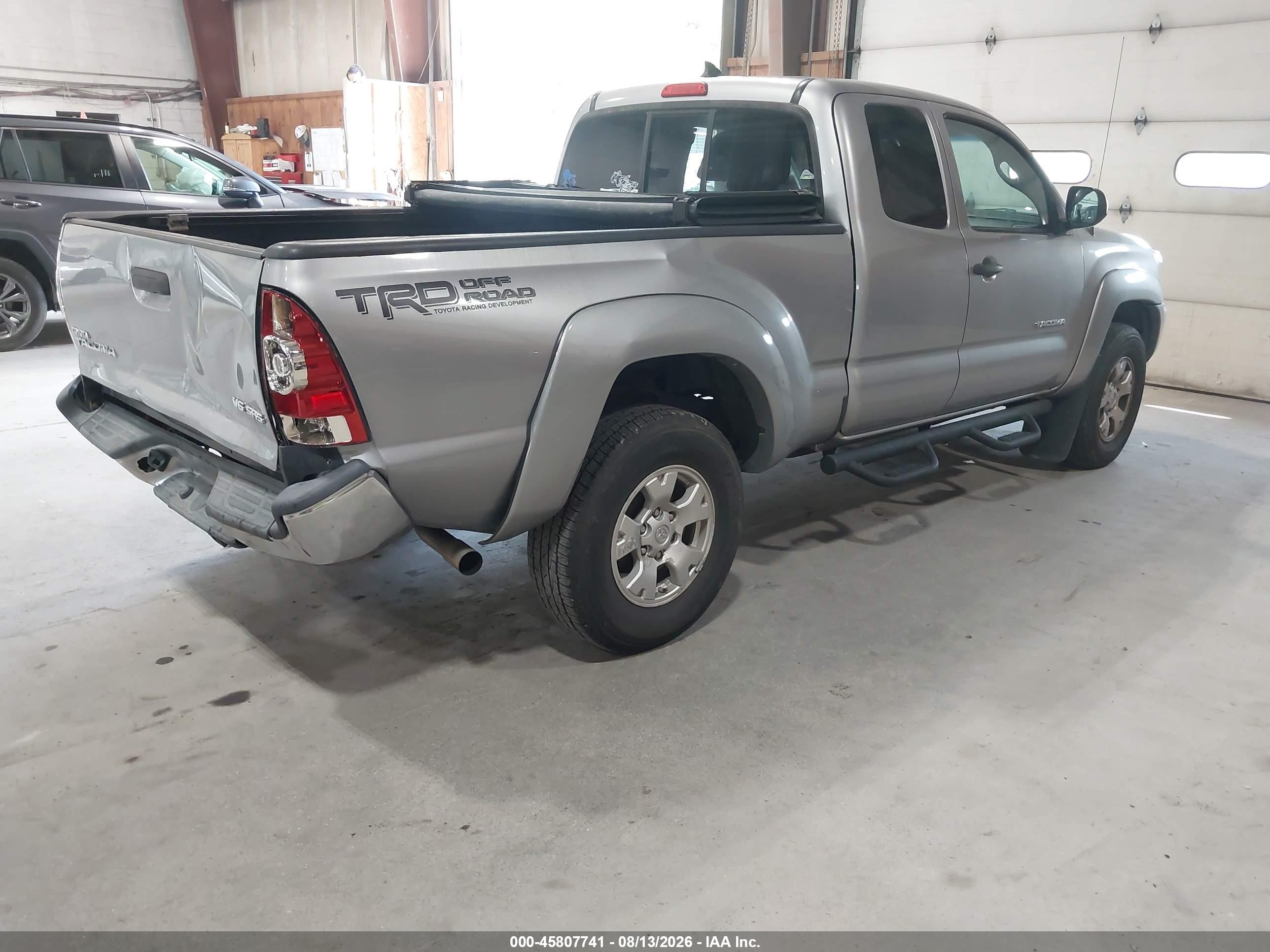 2015 Toyota Tacoma Base V6 Silver vin: 5TFUU4EN5FX135847