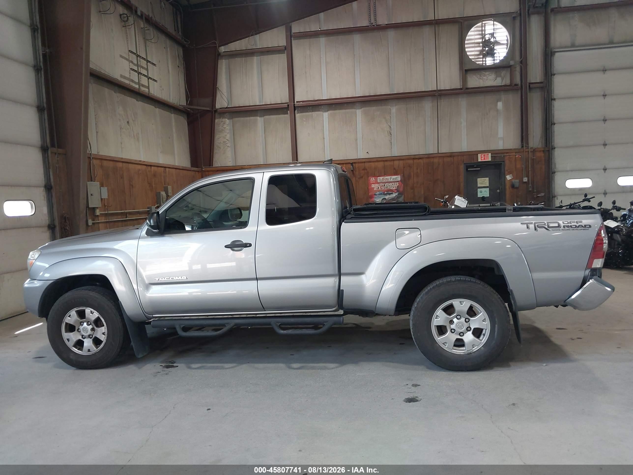 2015 Toyota Tacoma Base V6 Silver vin: 5TFUU4EN5FX135847