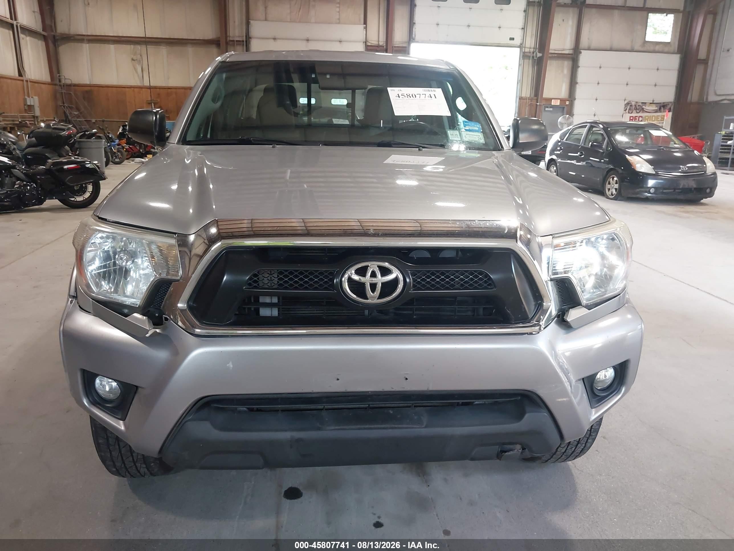 2015 Toyota Tacoma Base V6 Silver vin: 5TFUU4EN5FX135847