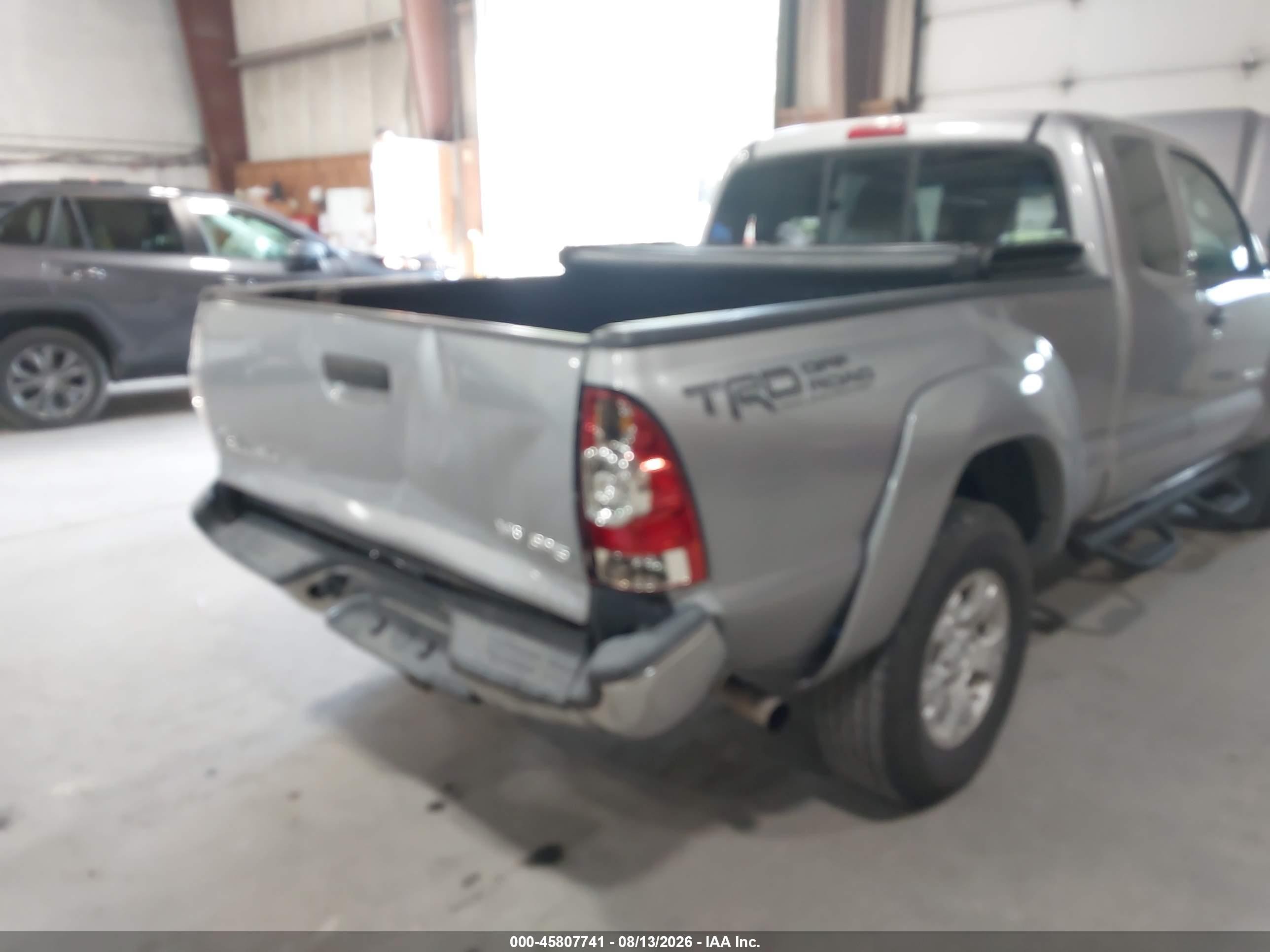 2015 Toyota Tacoma Base V6 Silver vin: 5TFUU4EN5FX135847