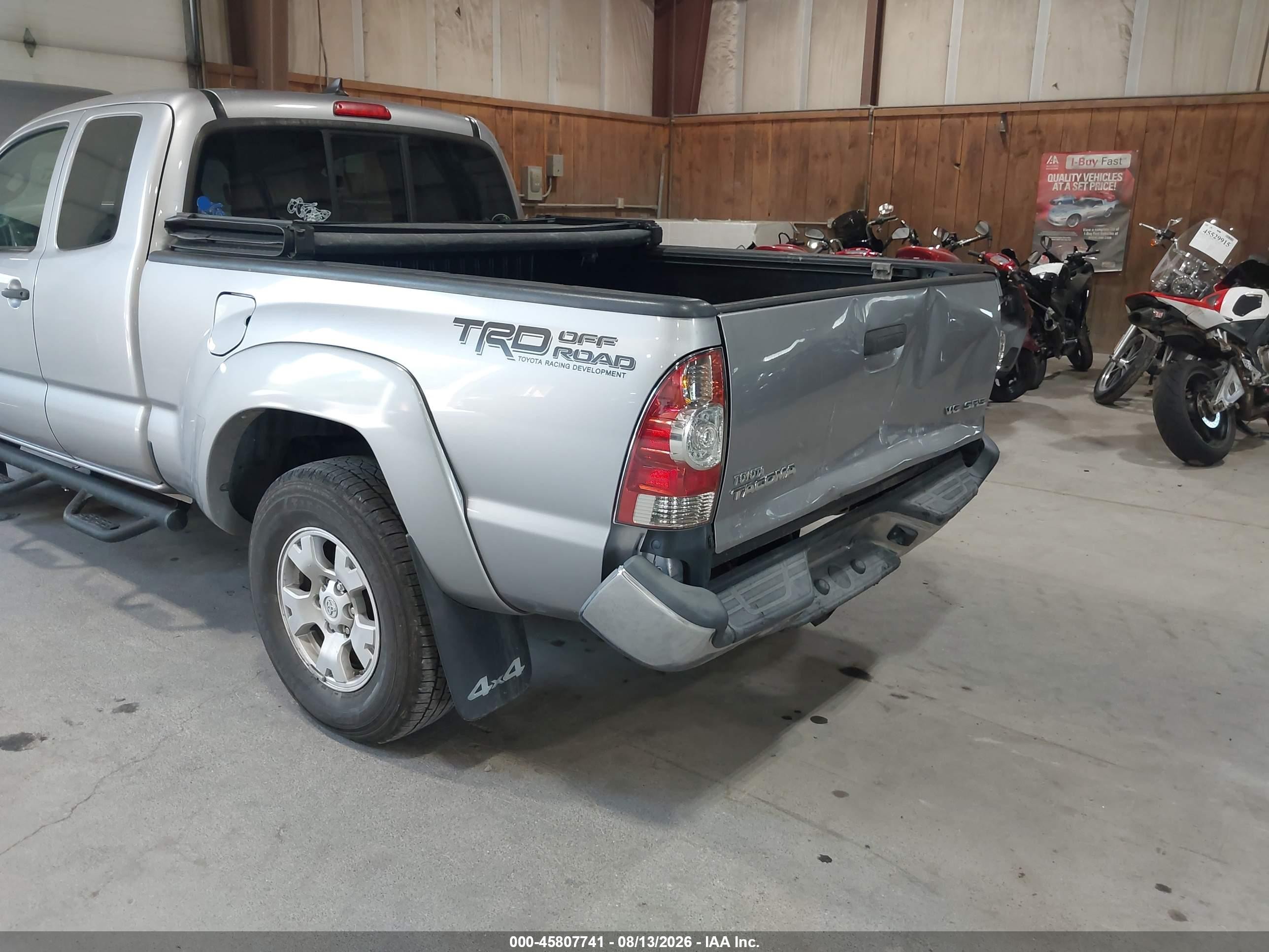 2015 Toyota Tacoma Base V6 Silver vin: 5TFUU4EN5FX135847