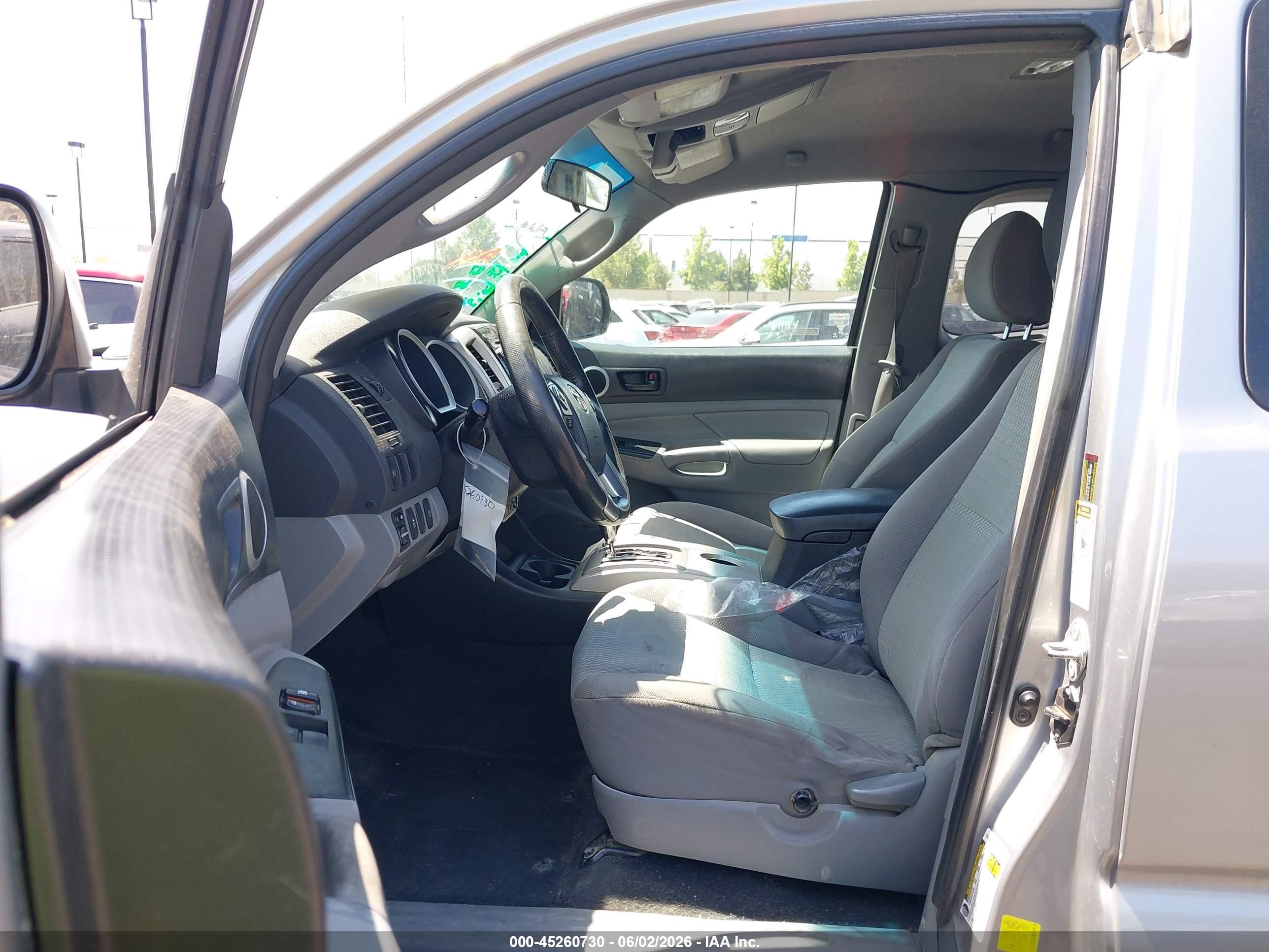 2015 Toyota Tacoma Base V6 Silver vin: 5TFUU4EN5FX136657