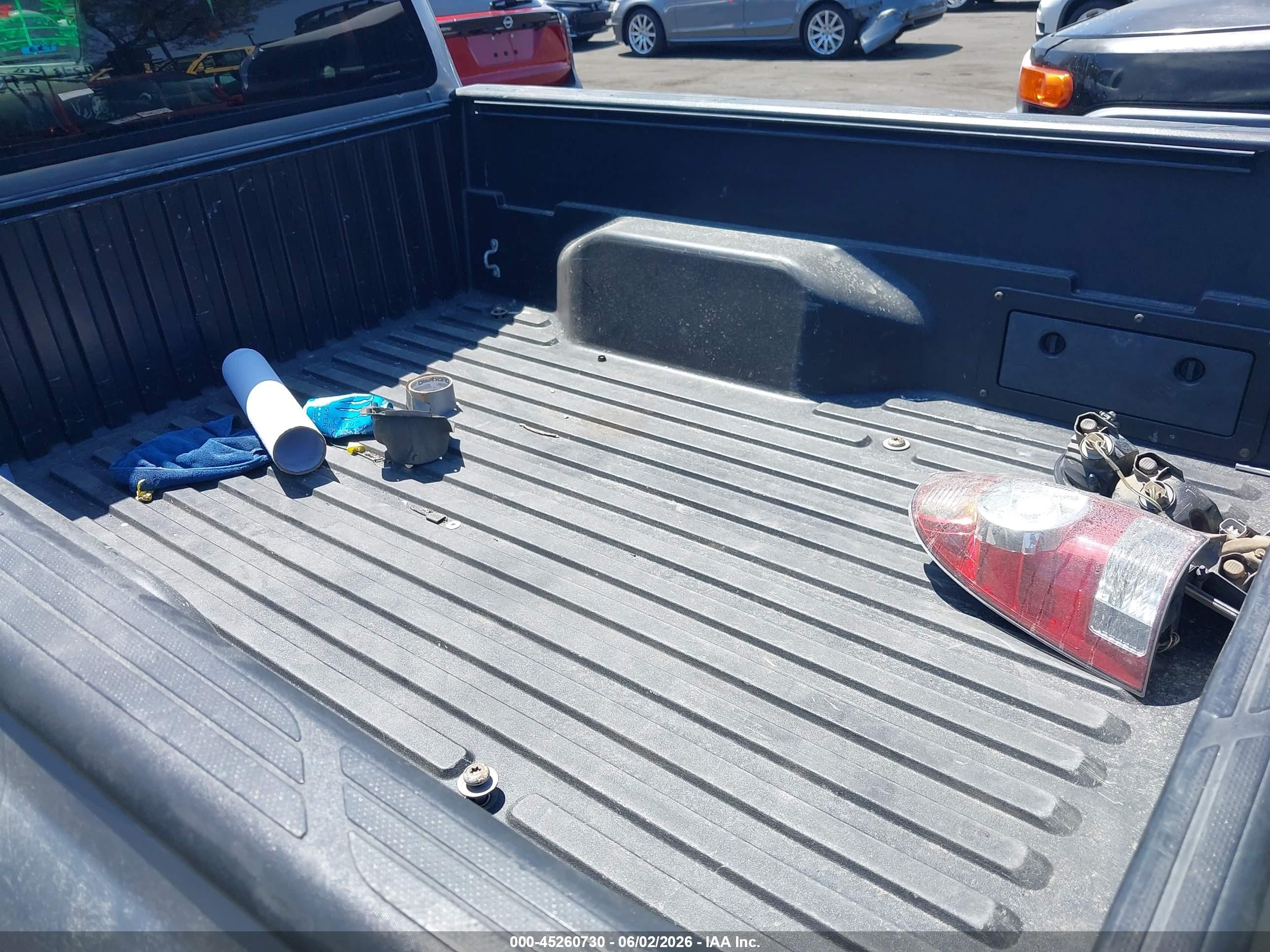 2015 Toyota Tacoma Base V6 Silver vin: 5TFUU4EN5FX136657