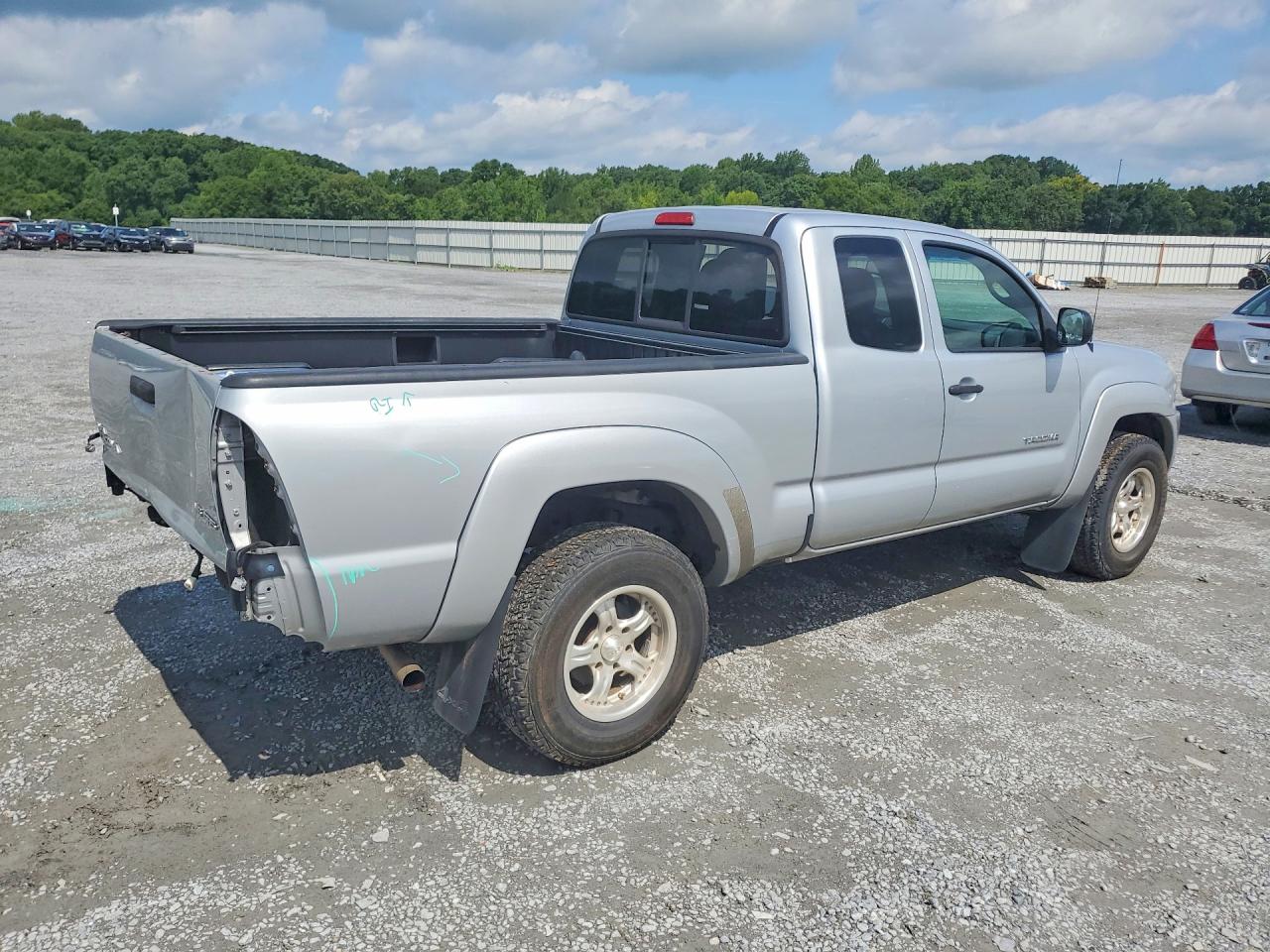 2011 Toyota Tacoma V6 Silver vin: 5TFUU4EN6BX010057