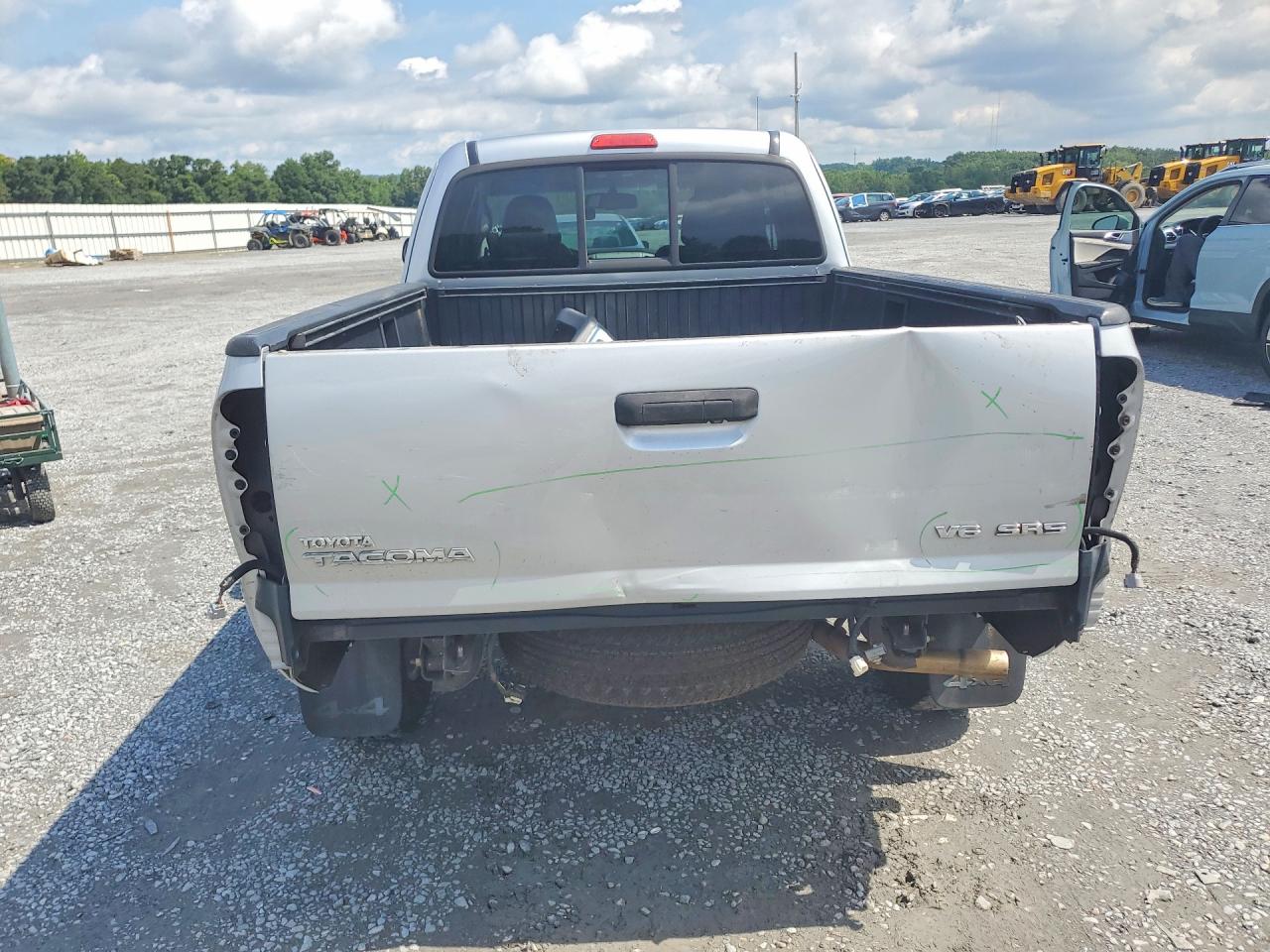 2011 Toyota Tacoma V6 Silver vin: 5TFUU4EN6BX010057