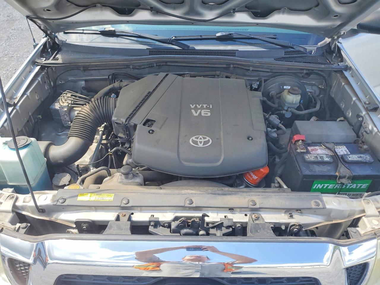2011 Toyota Tacoma V6 Silver vin: 5TFUU4EN6BX010057