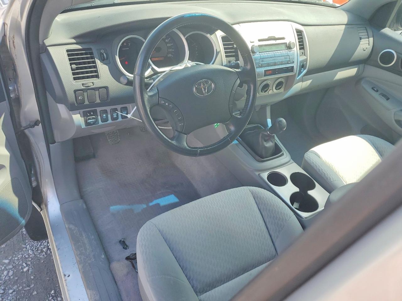 2011 Toyota Tacoma V6 Silver vin: 5TFUU4EN6BX010057